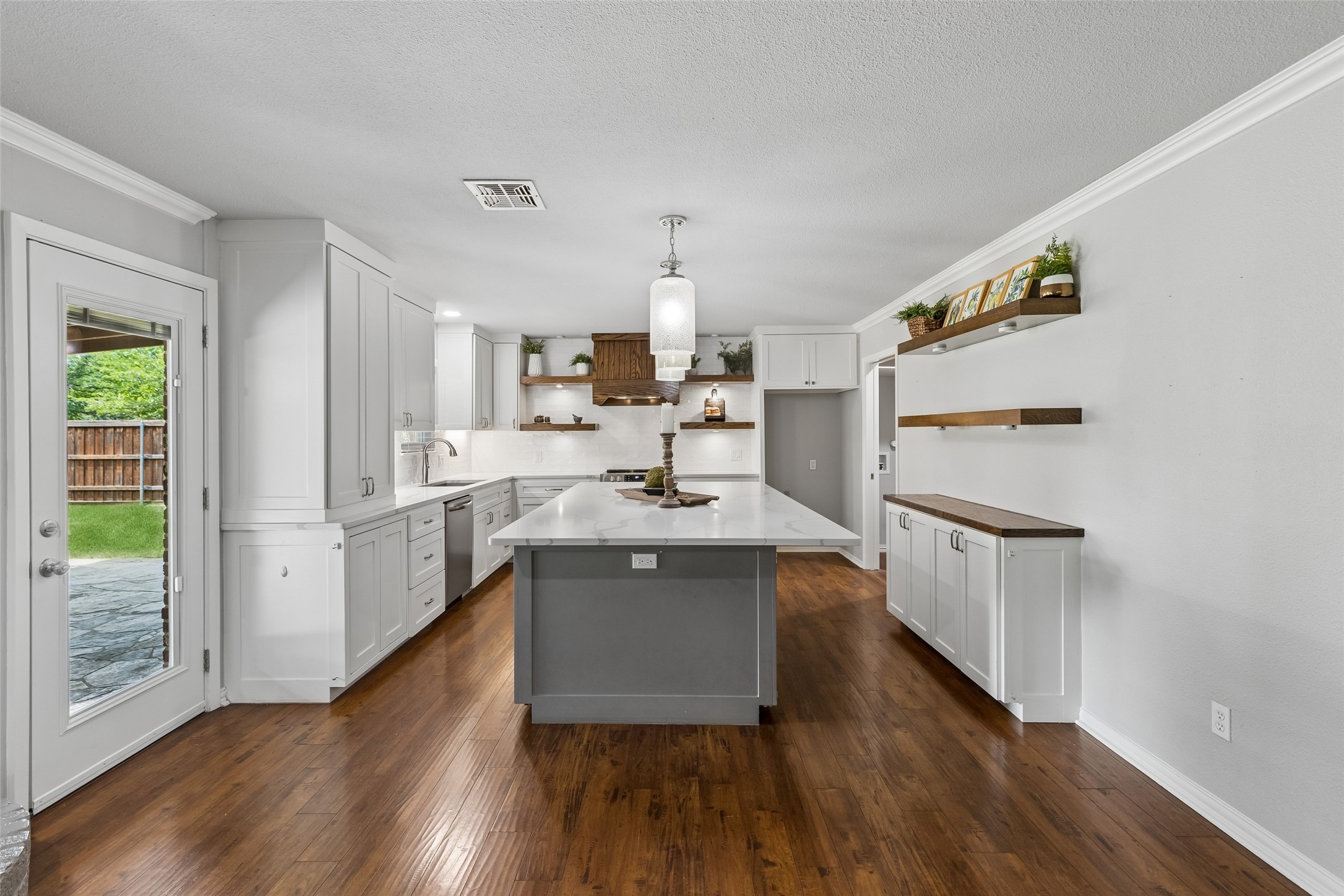 5437 Greenwood Way North Richland Hills TX 76180