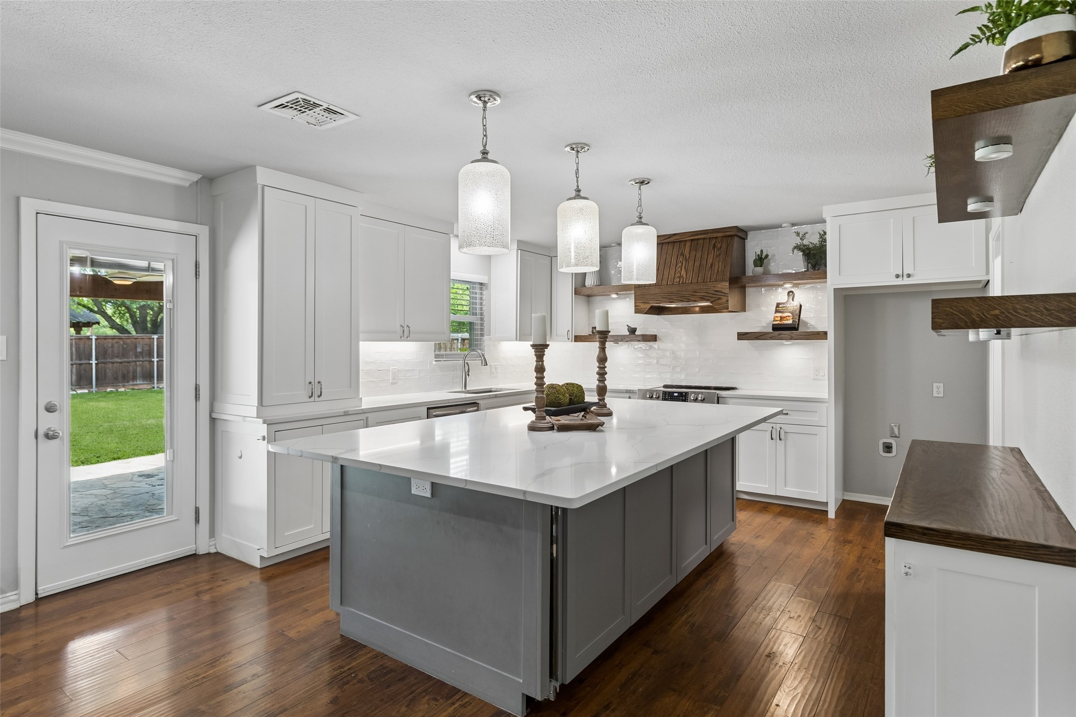 5437 Greenwood Way North Richland Hills TX 76180