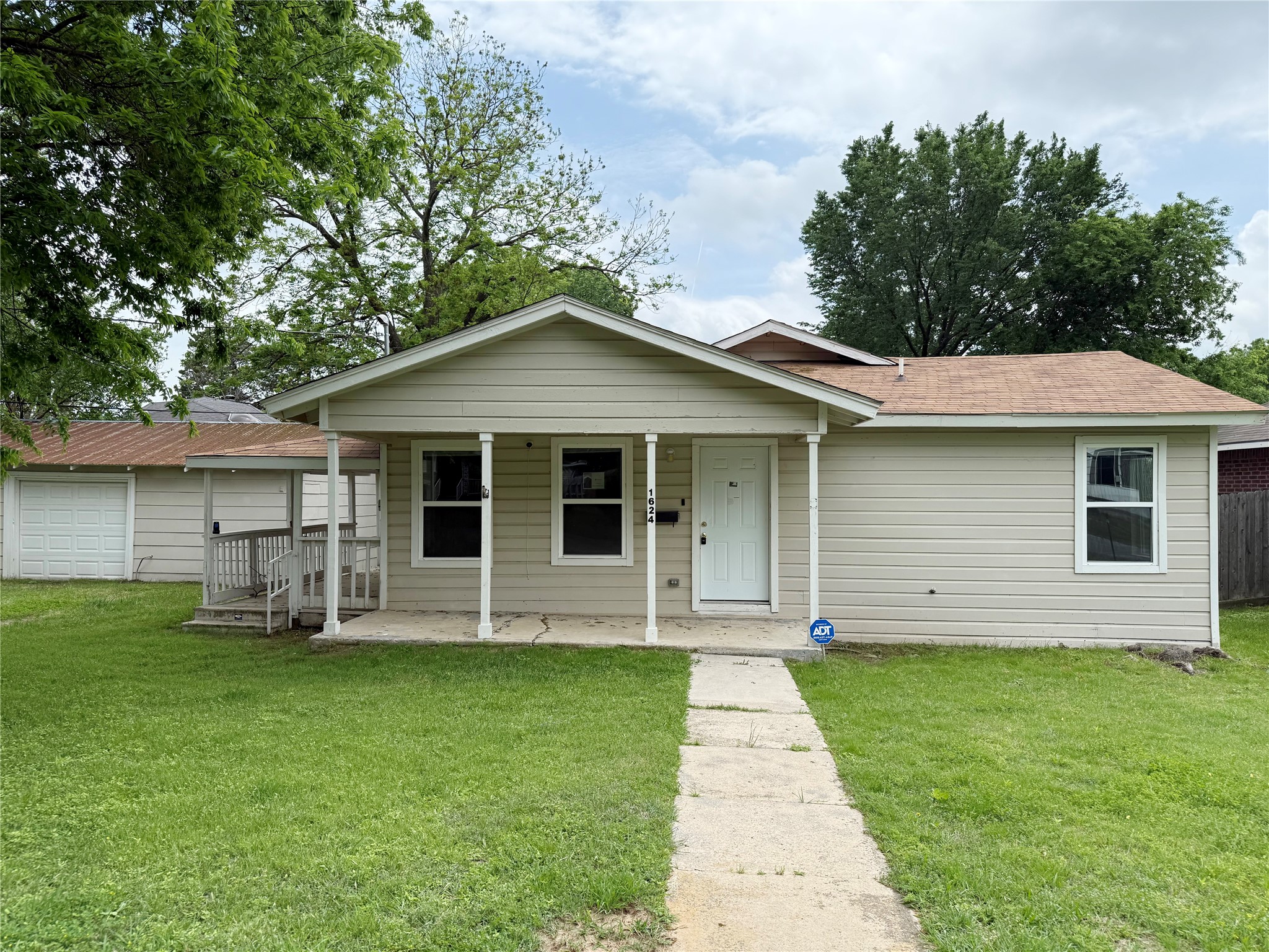 1624 Roy Street Gainesville TX 76240