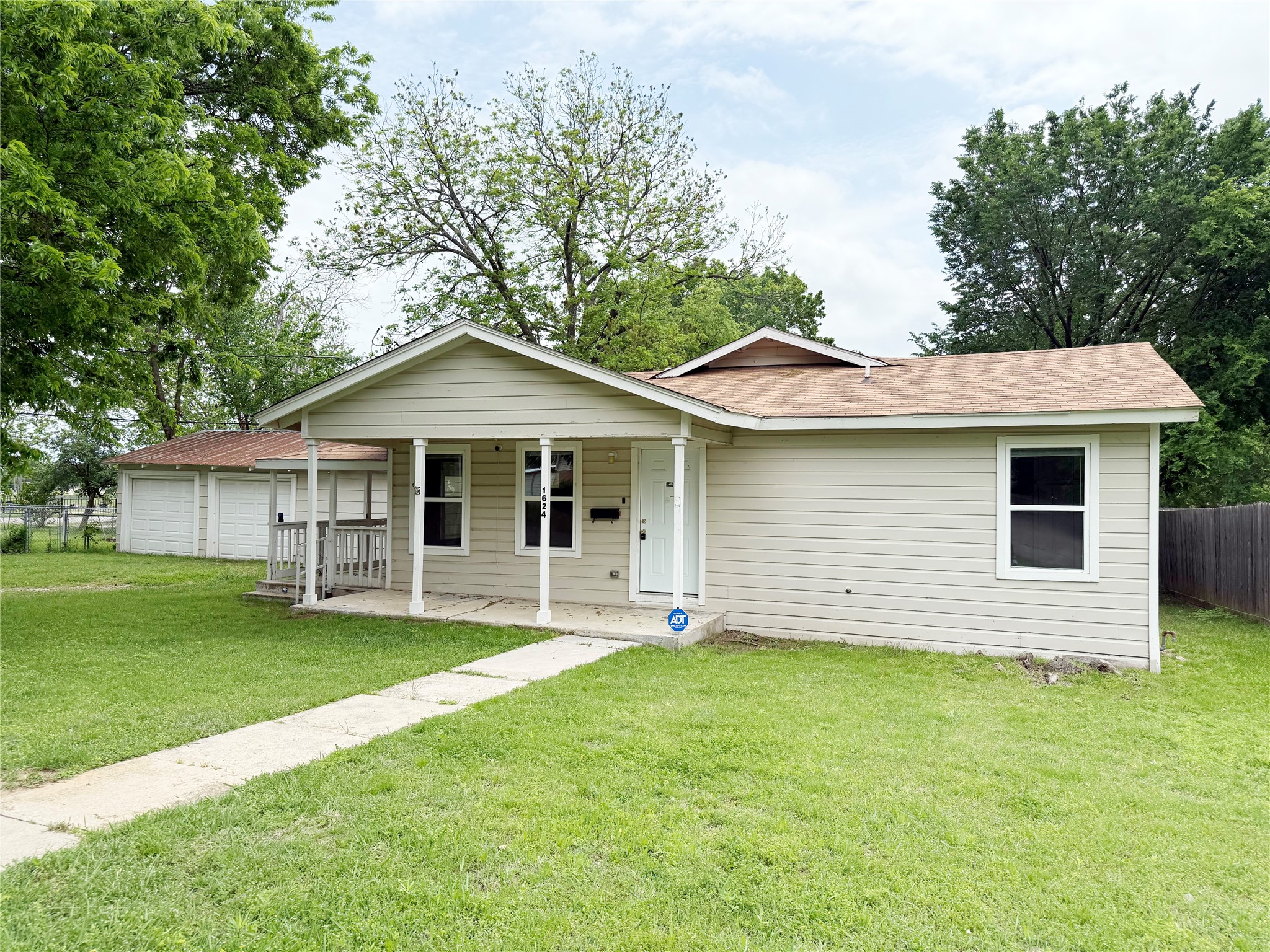 1624 Roy Street Gainesville TX 76240