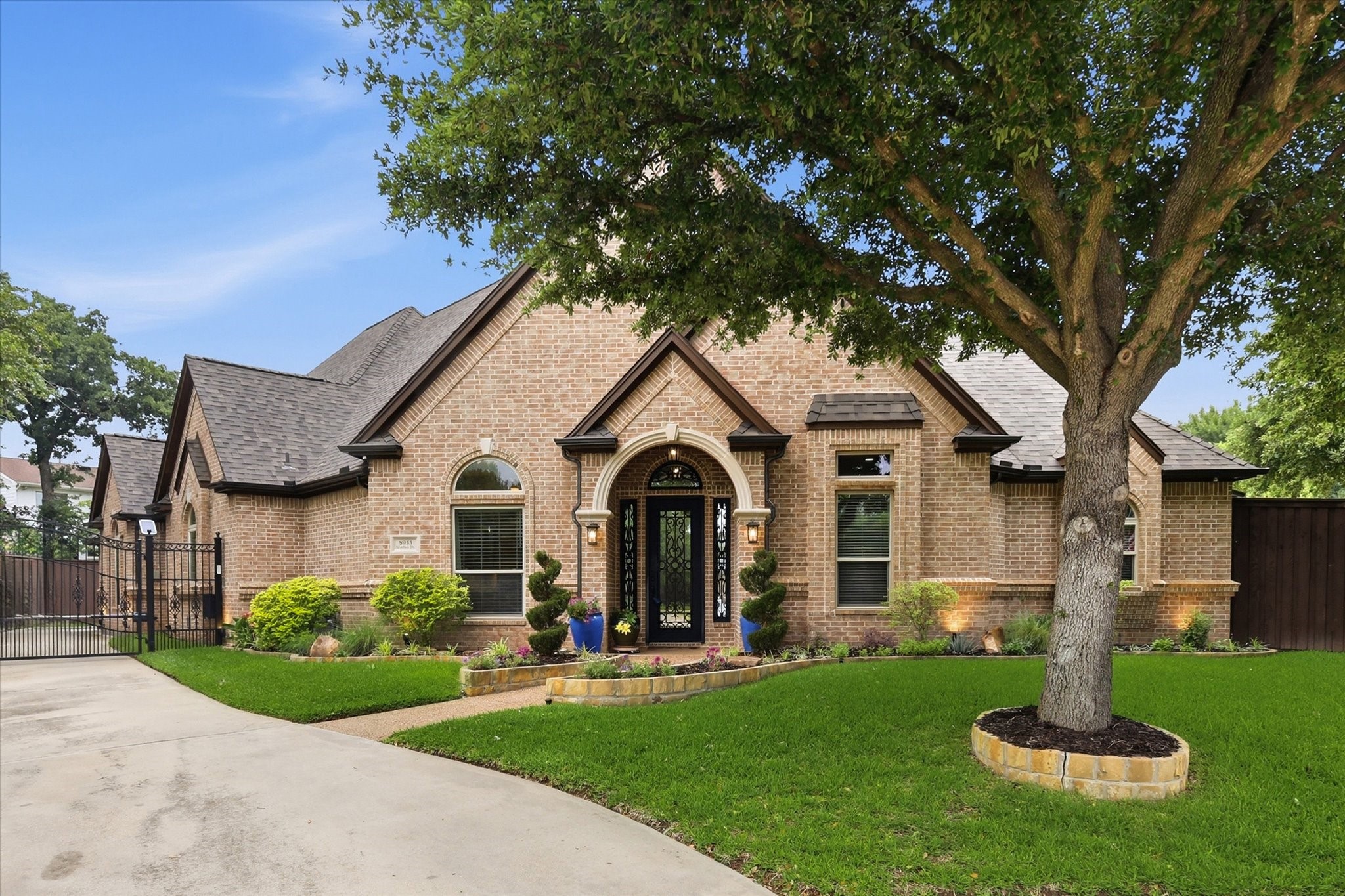8953 Stratford Drive North Richland Hills TX 76182