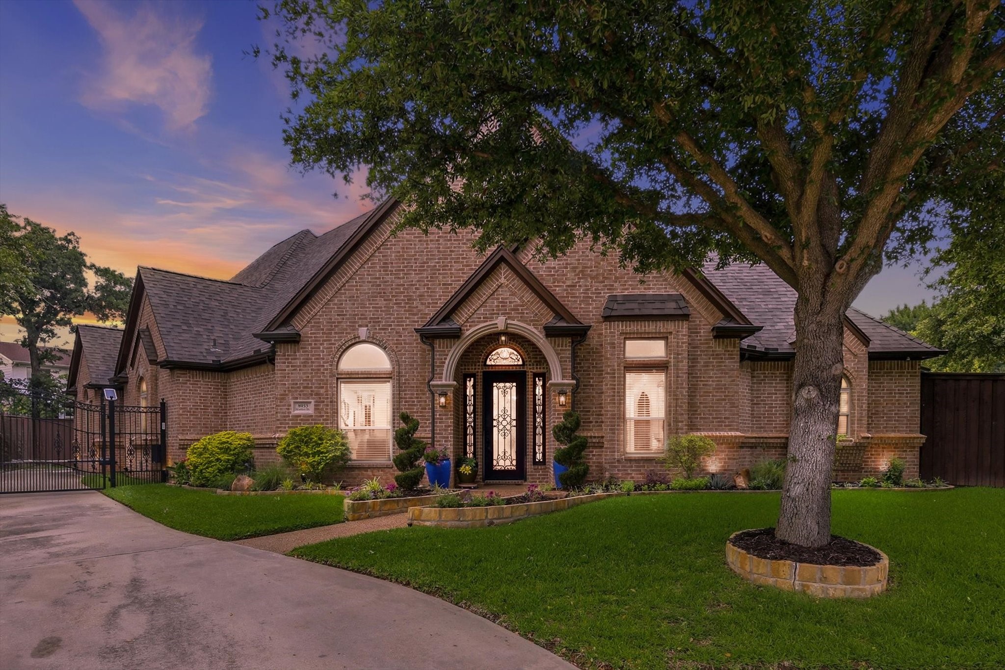 8953 Stratford Drive North Richland Hills TX 76182
