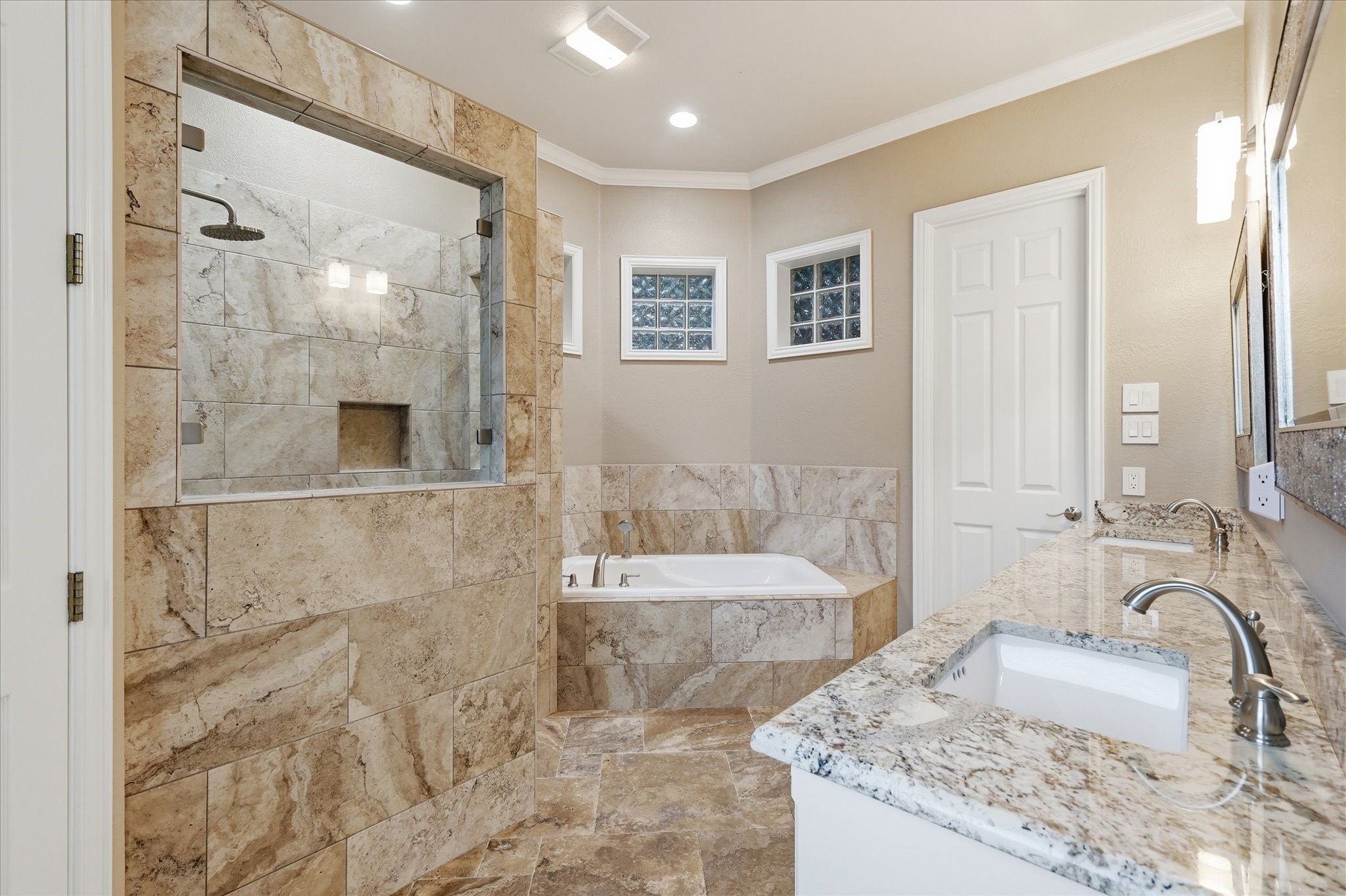8953 Stratford Drive North Richland Hills TX 76182