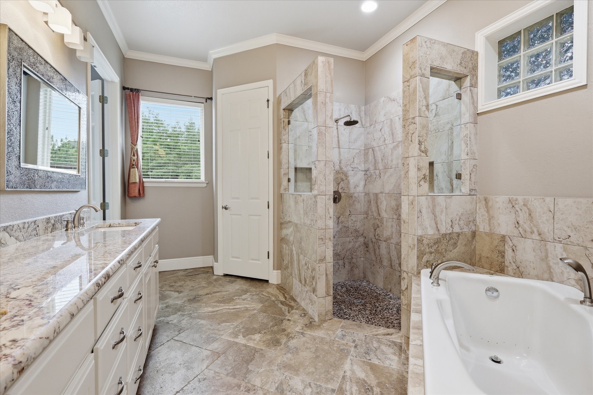8953 Stratford Drive North Richland Hills TX 76182