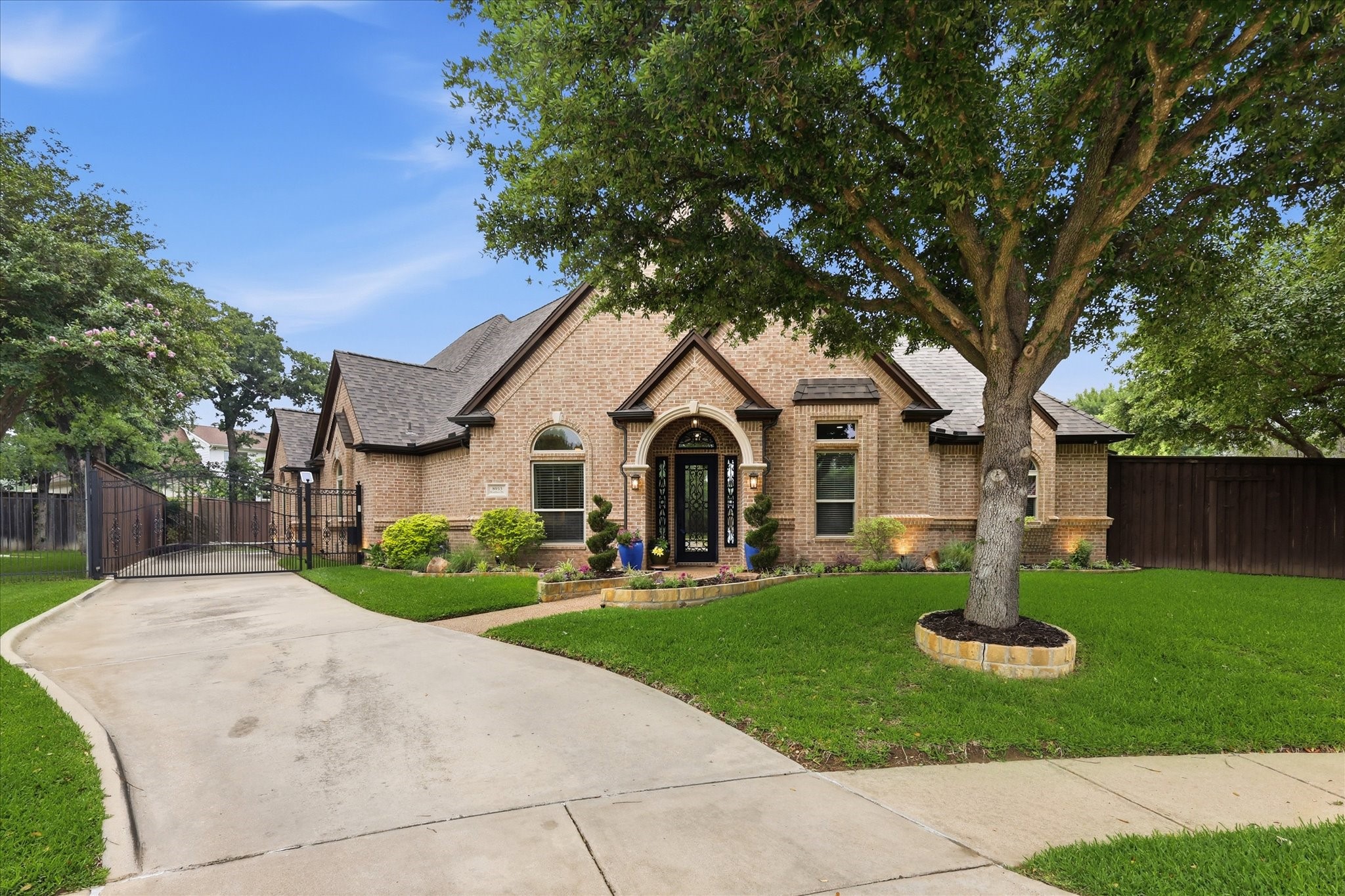 8953 Stratford Drive North Richland Hills TX 76182