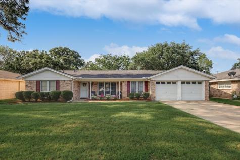 917 Bedford Court W Hurst TX 76053