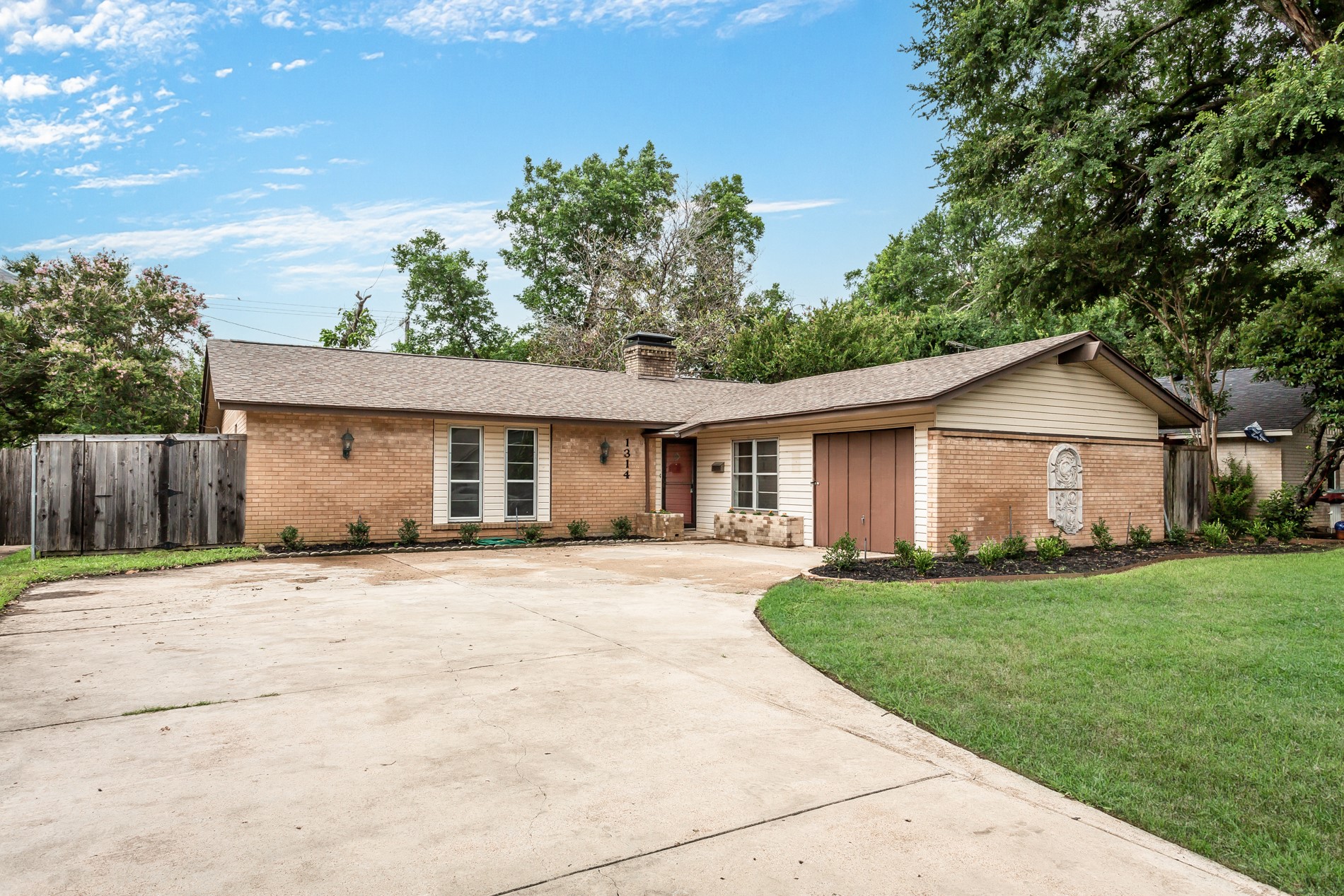 1314 Addington Street Irving TX 75062