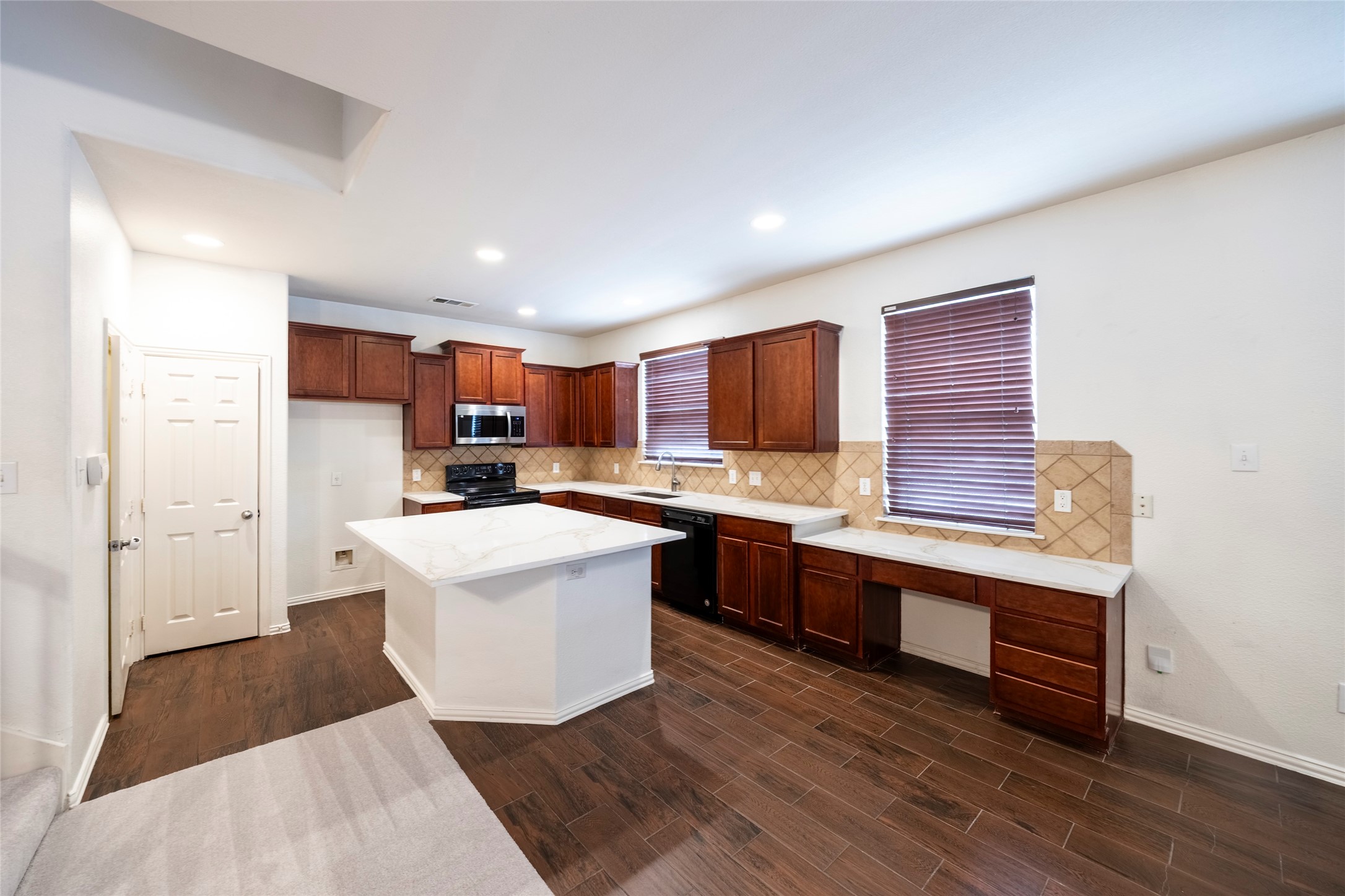 1401 Stone Mountain Parkway Savannah TX 76227