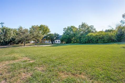 1075 Riverbend Street Azle TX 76020
