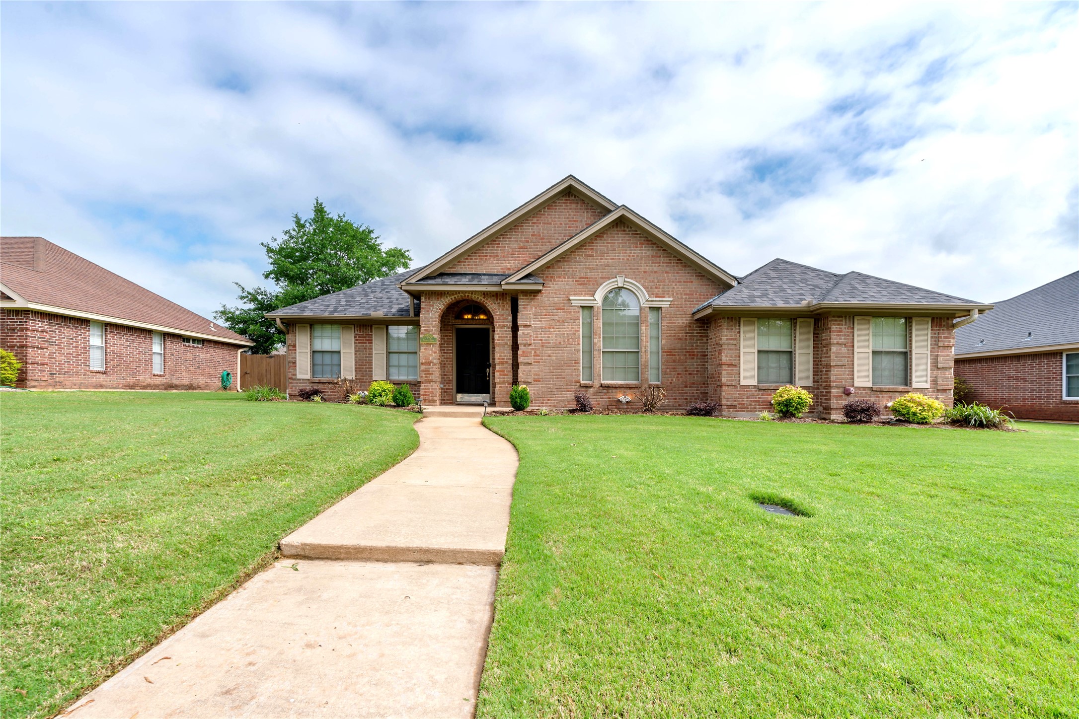 3765 Village Bend Paris TX 75462