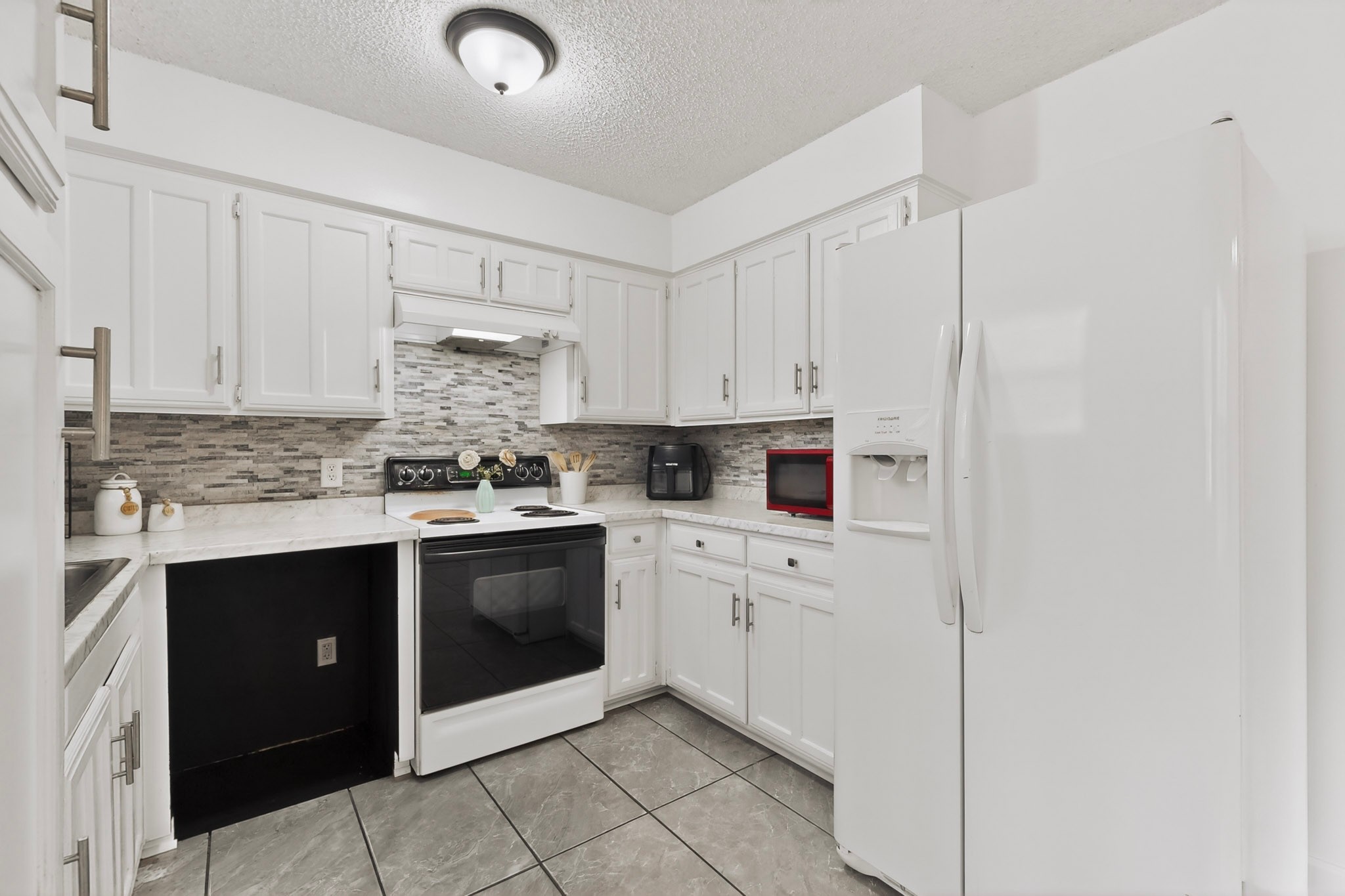 718 Matthews Court Arlington TX 76012