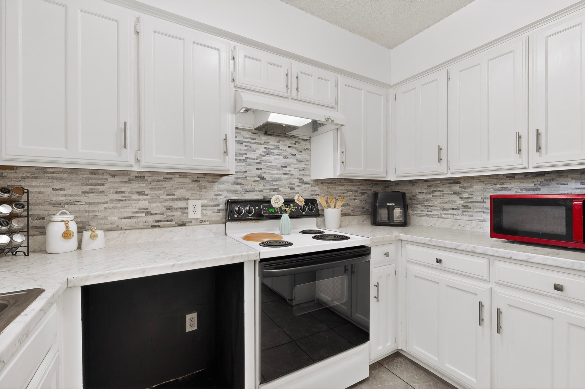 718 Matthews Court Arlington TX 76012
