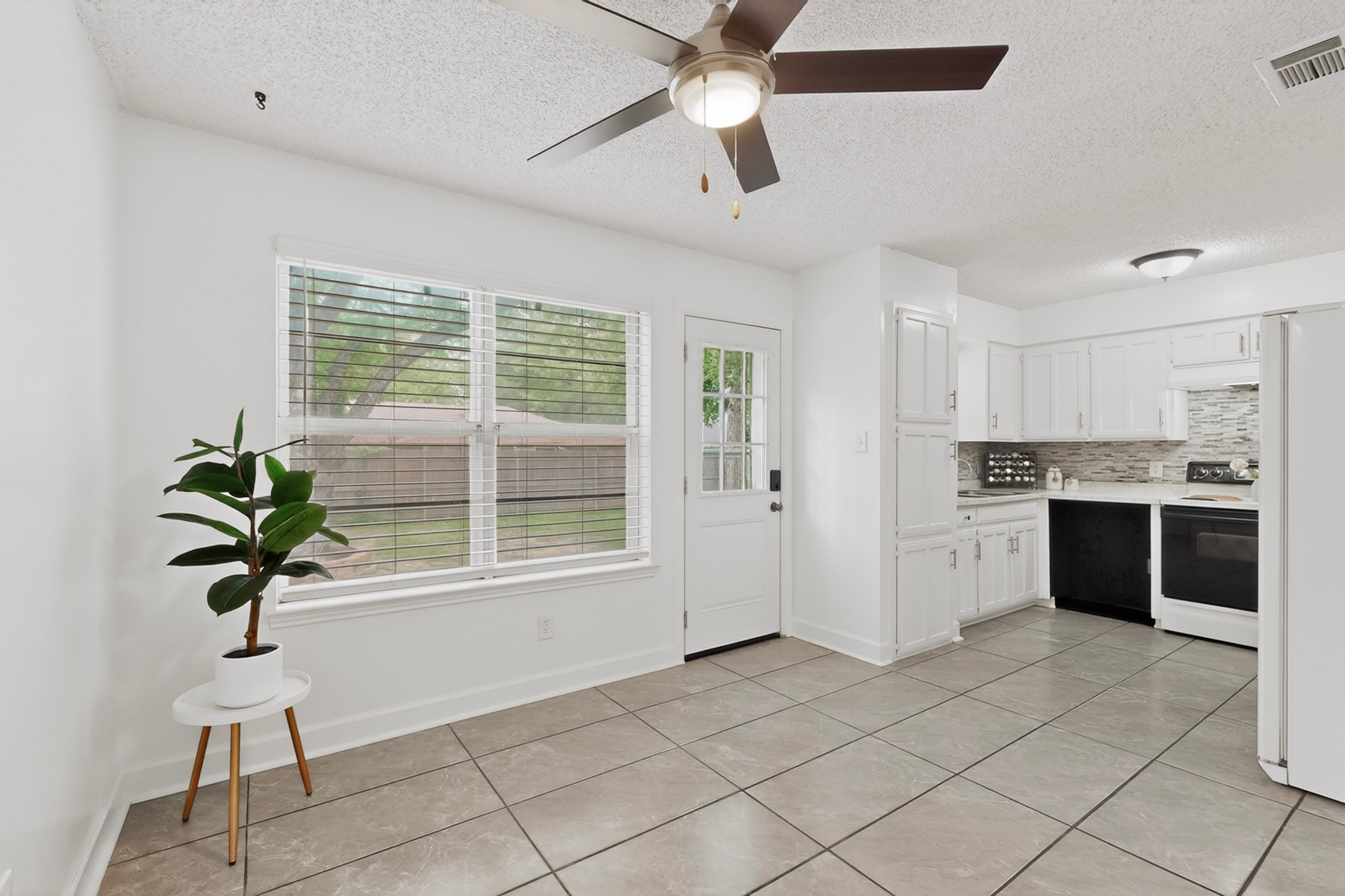 718 Matthews Court Arlington TX 76012