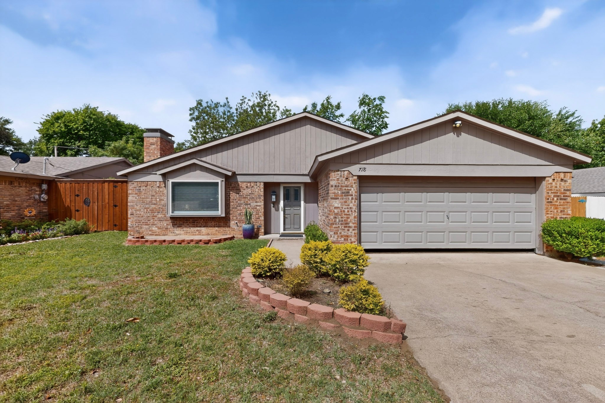 718 Matthews Court Arlington TX 76012