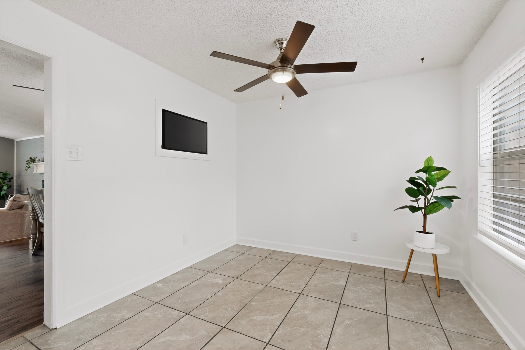 718 Matthews Court Arlington TX 76012