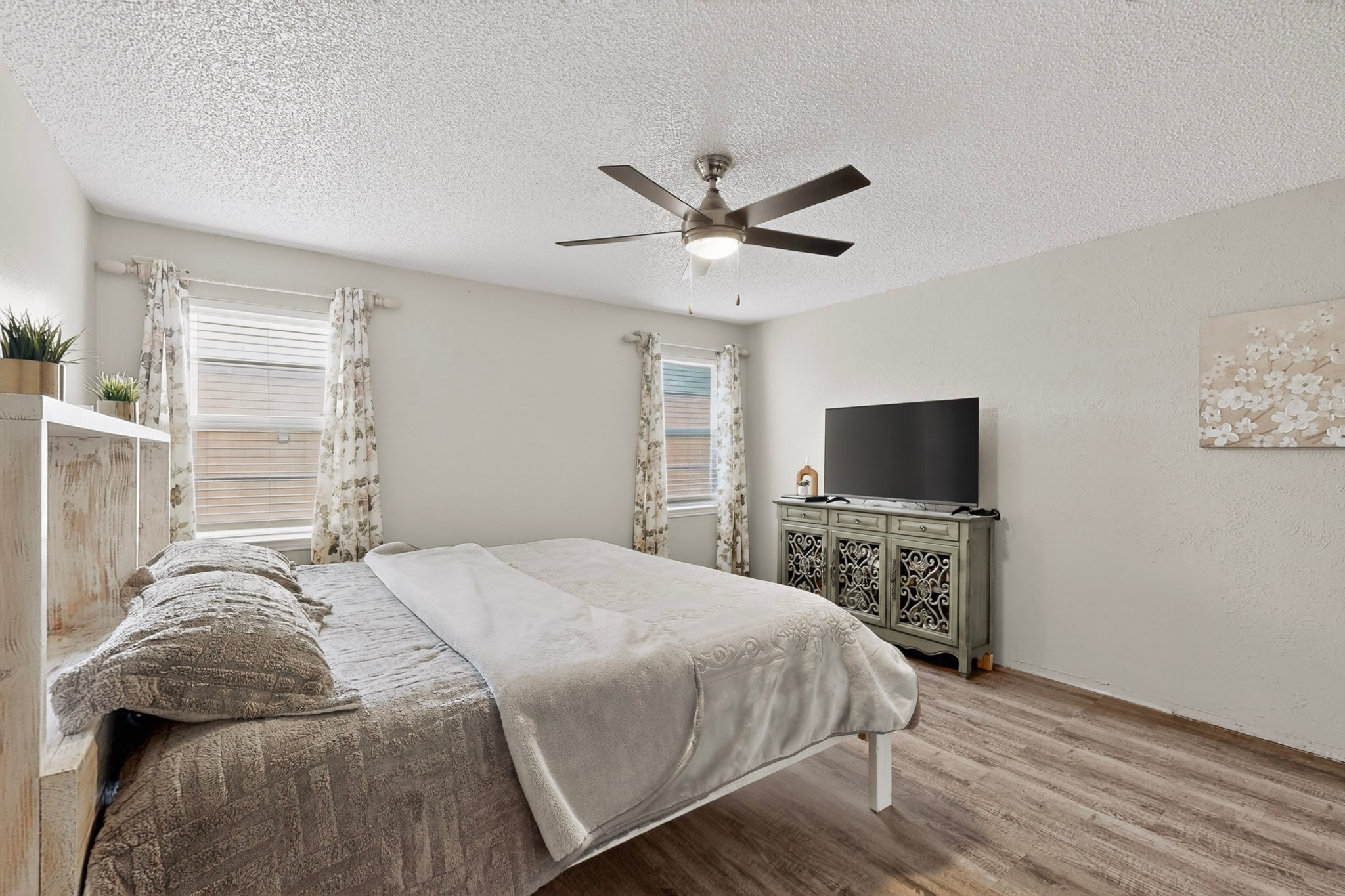 718 Matthews Court Arlington TX 76012