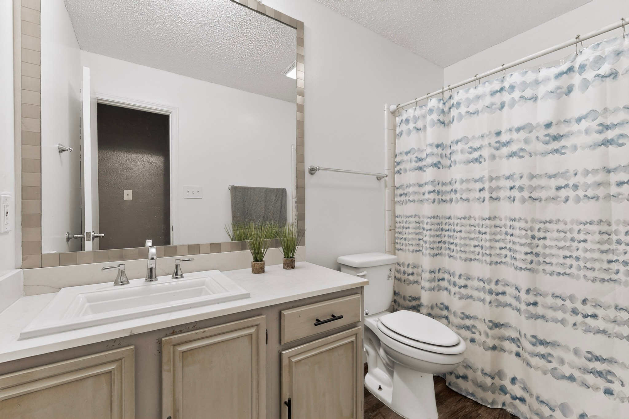 718 Matthews Court Arlington TX 76012