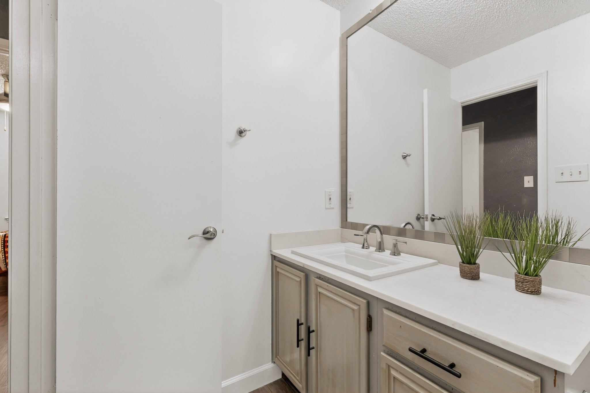 718 Matthews Court Arlington TX 76012