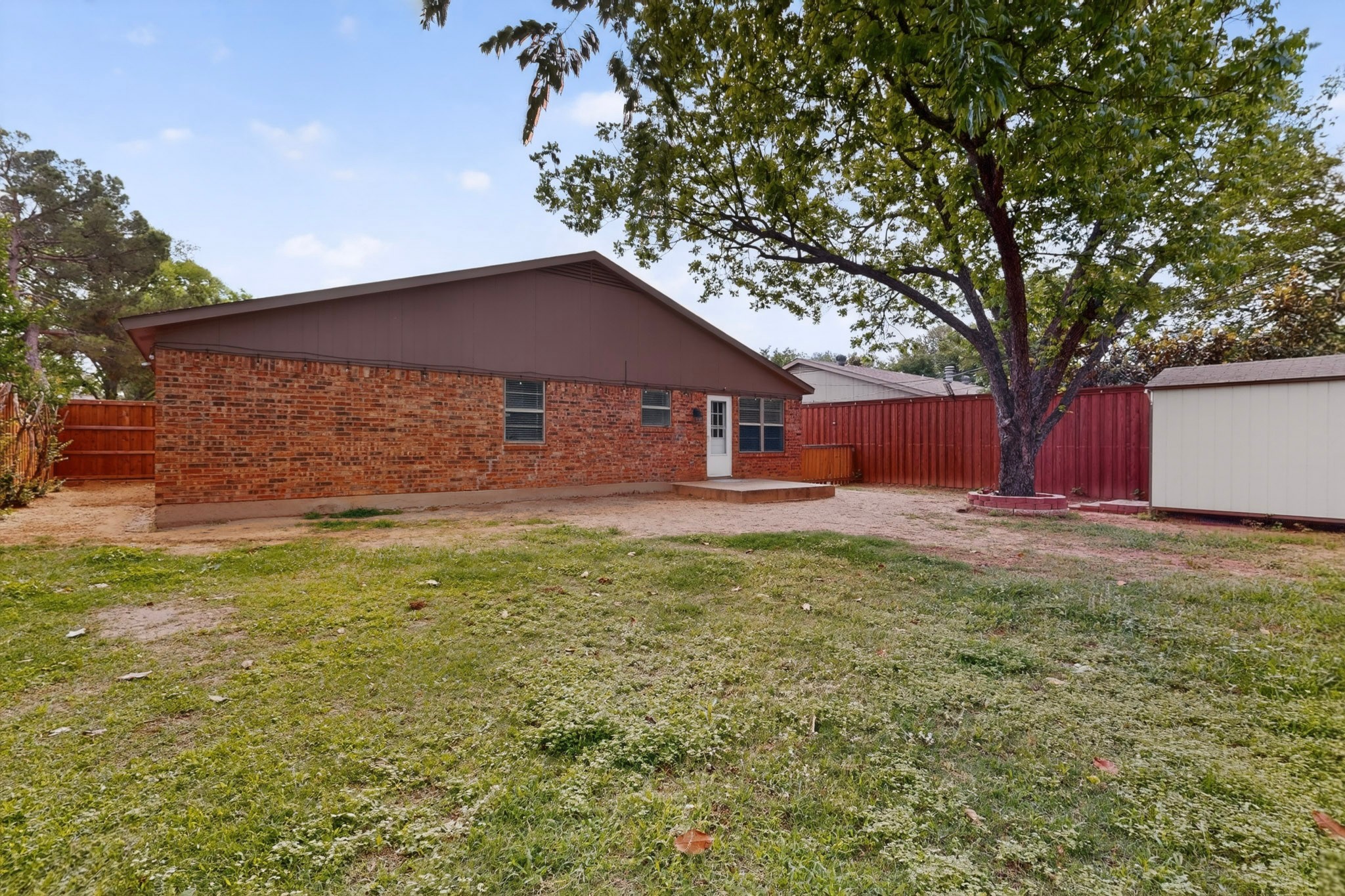 718 Matthews Court Arlington TX 76012
