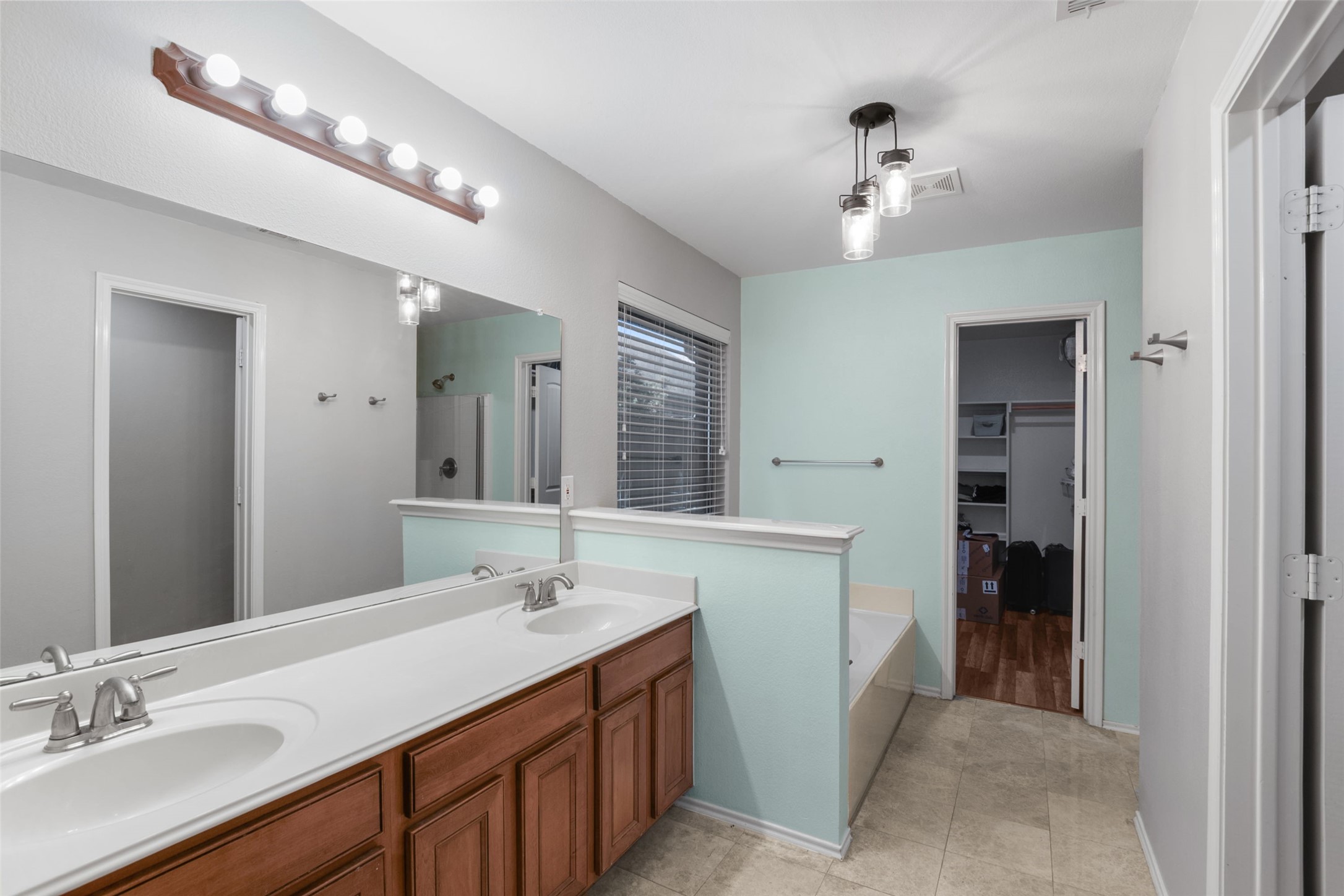 2028 Lake Trail Drive Heartland TX 75126