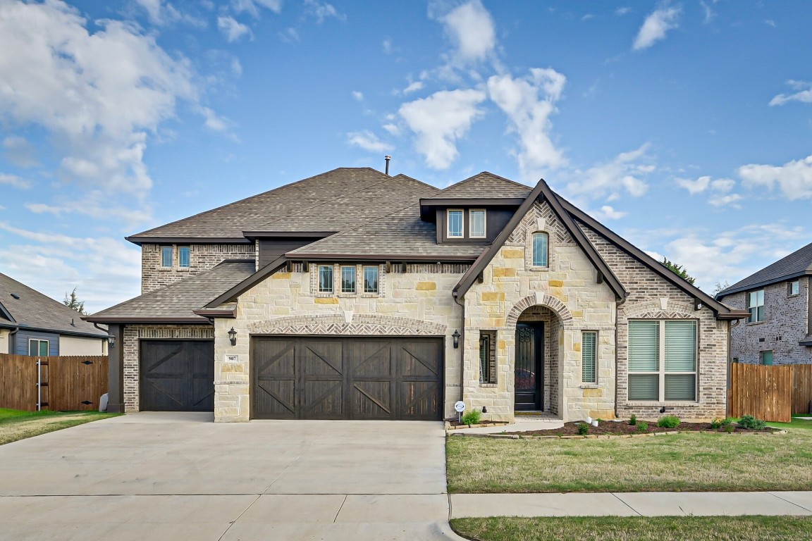 907 Royal Court Mansfield TX 76063