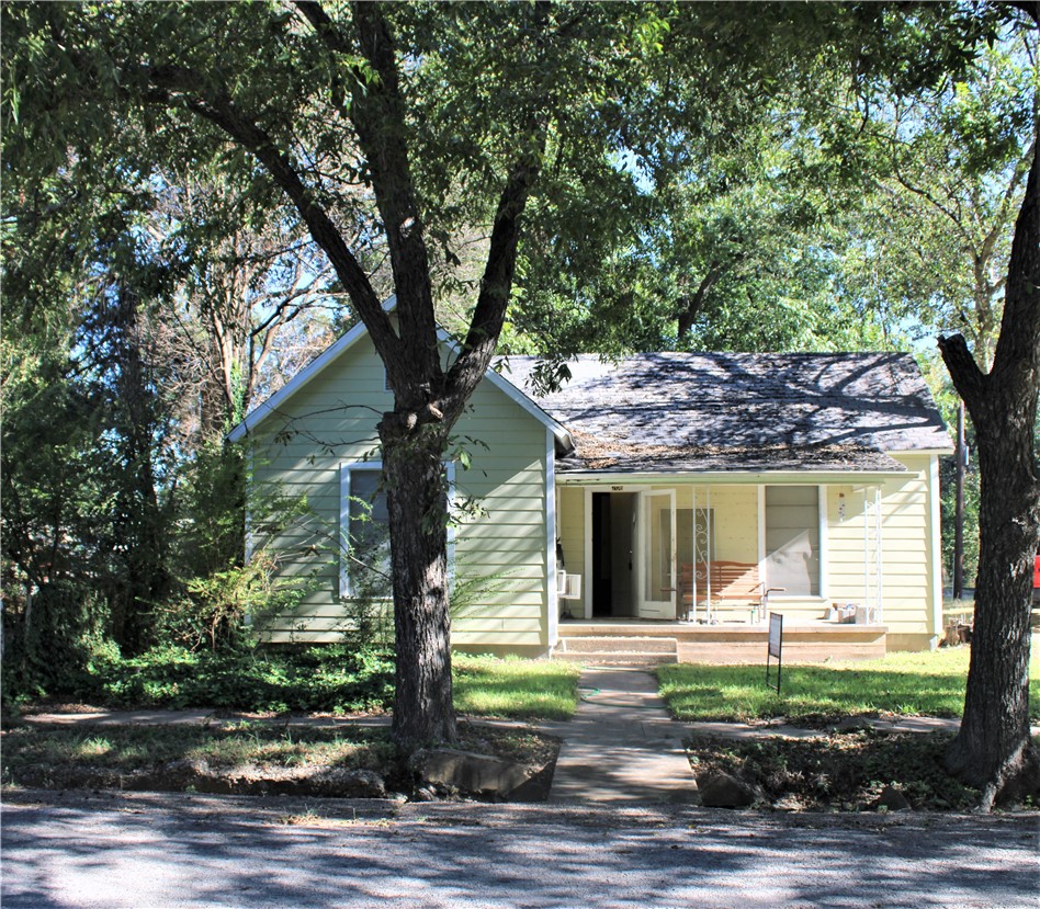 206 W Mesquite Street West TX 76691