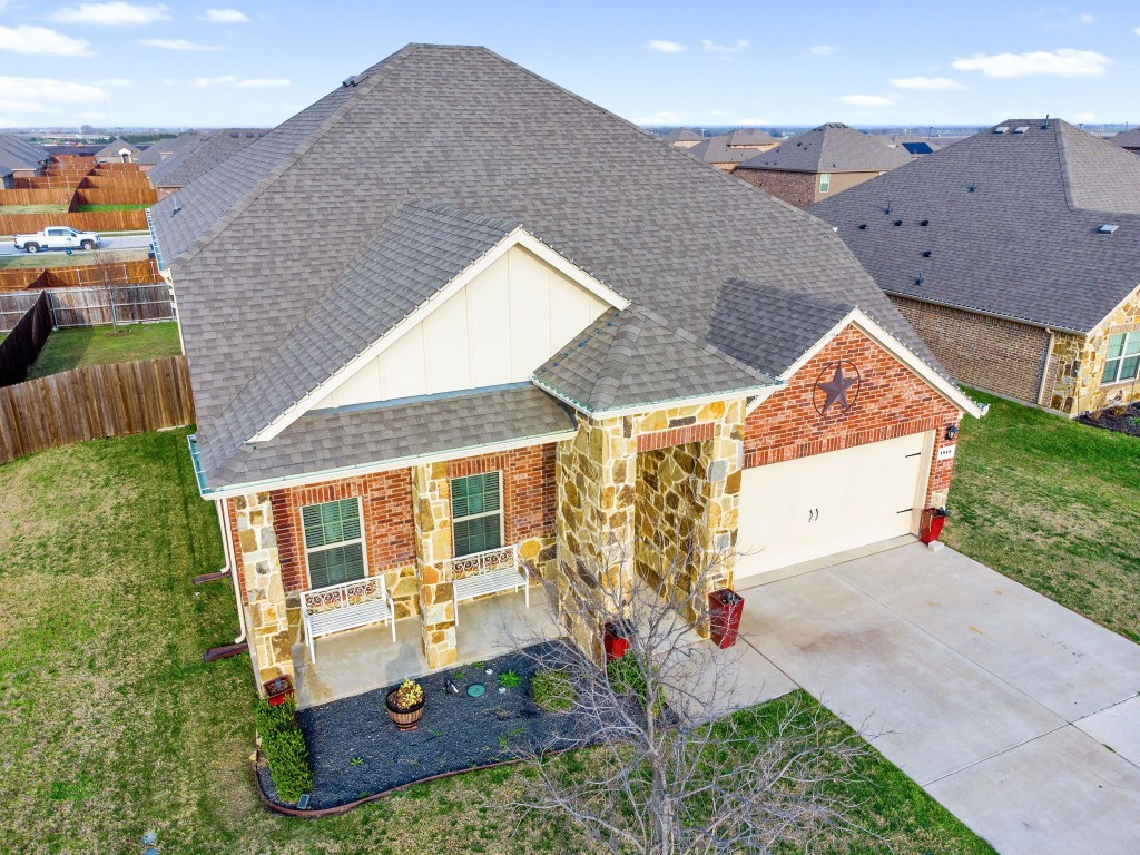 1541 Meadowlake Drive Waxahachie TX 75165