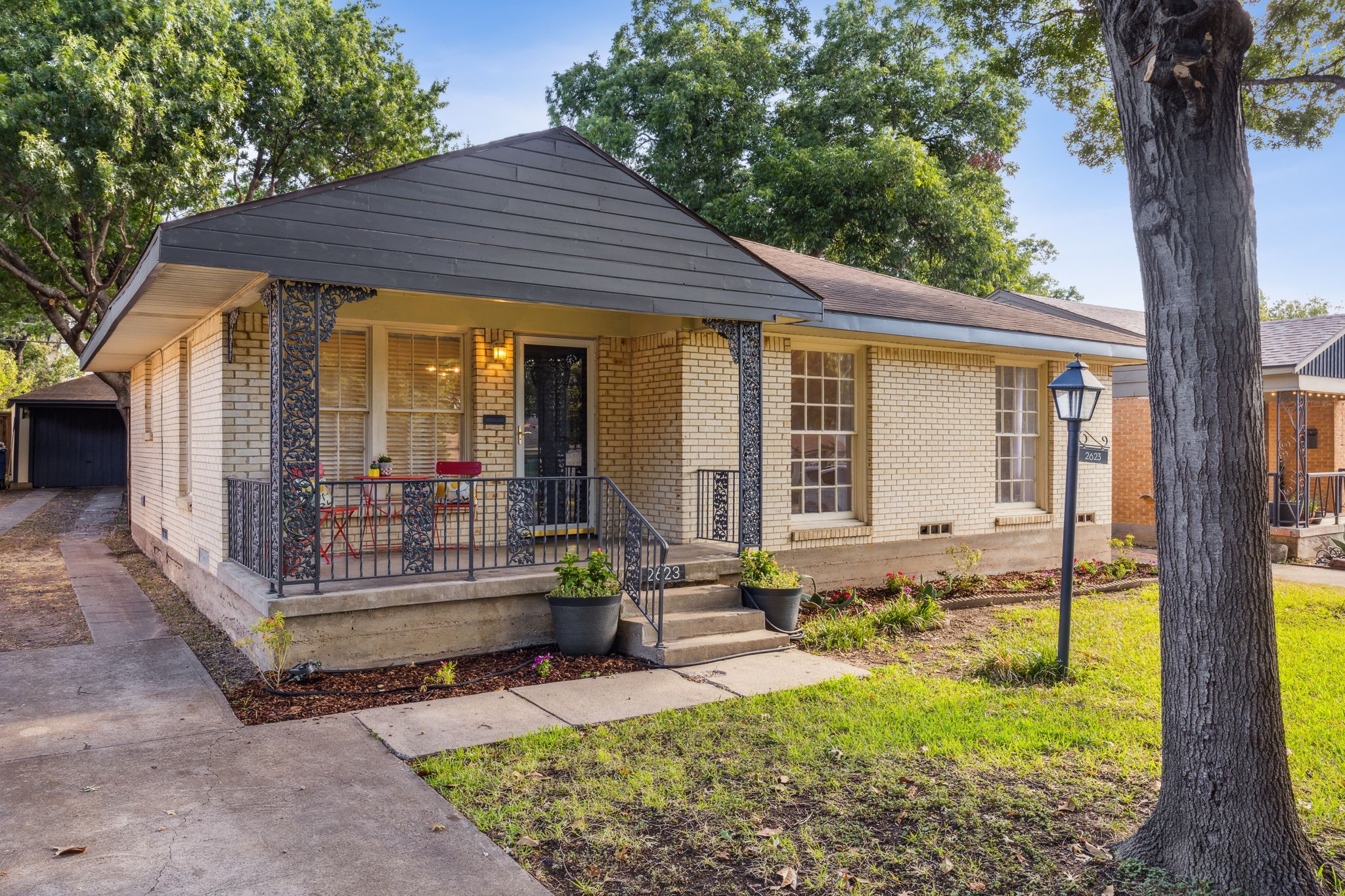 Dallas TX, 2623 Burlington Boulevard