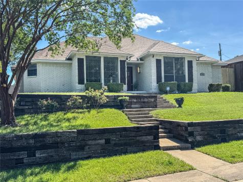 418 Whispering Hills Drive Duncanville TX 75137