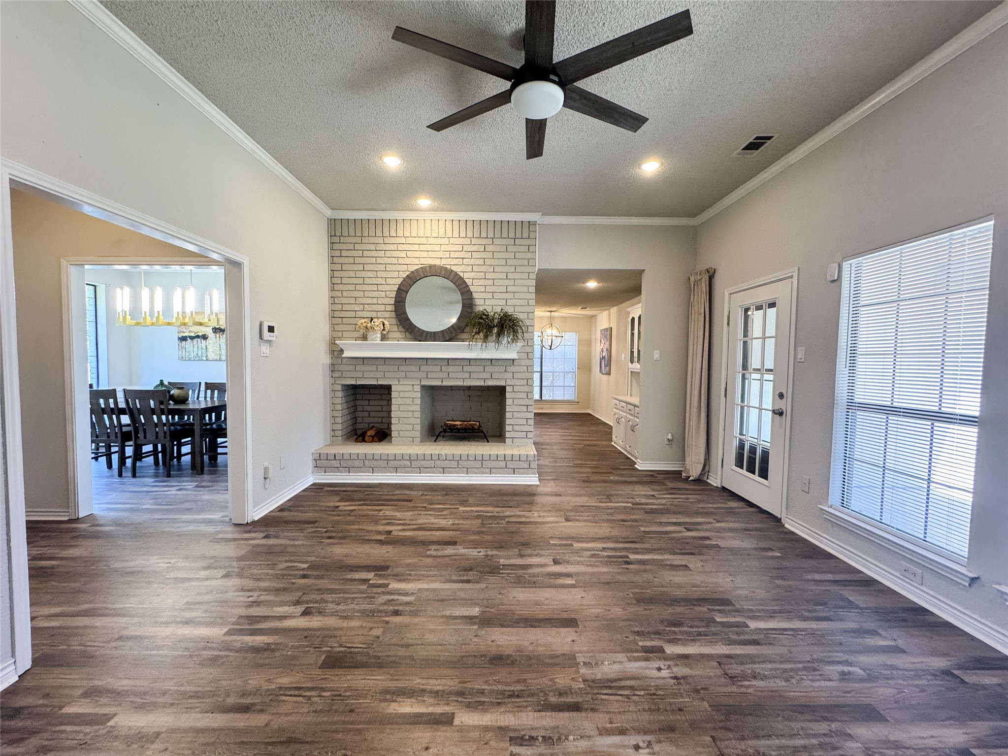 418 Whispering Hills Drive Duncanville TX 75137
