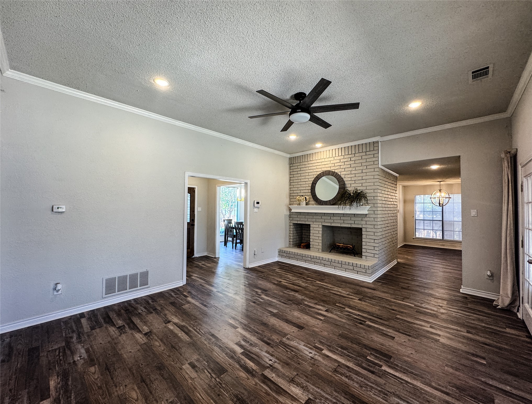 418 Whispering Hills Drive Duncanville TX 75137