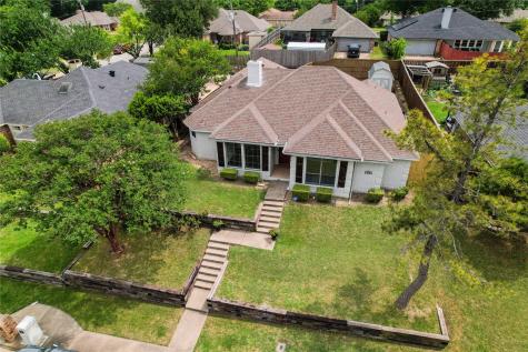 418 Whispering Hills Drive Duncanville TX 75137