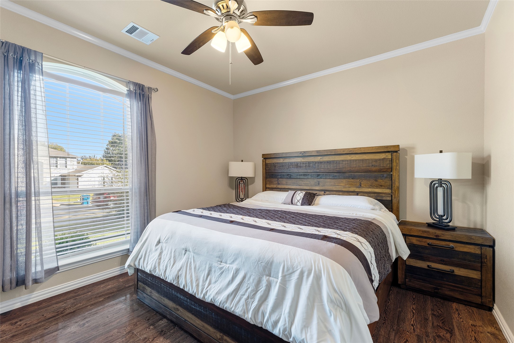 1357 Lake Grove Lane Desoto TX 75115