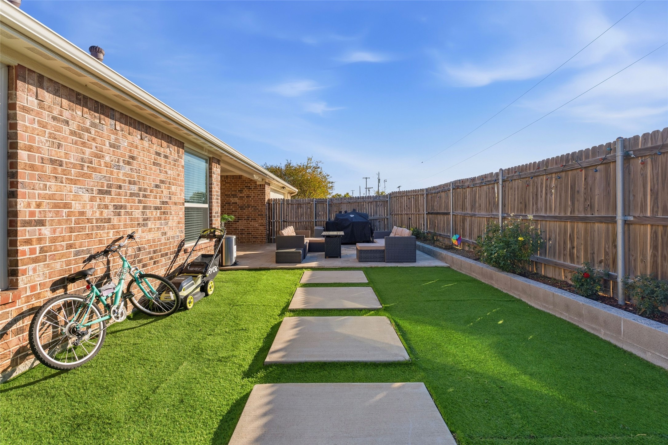 1357 Lake Grove Lane Desoto TX 75115