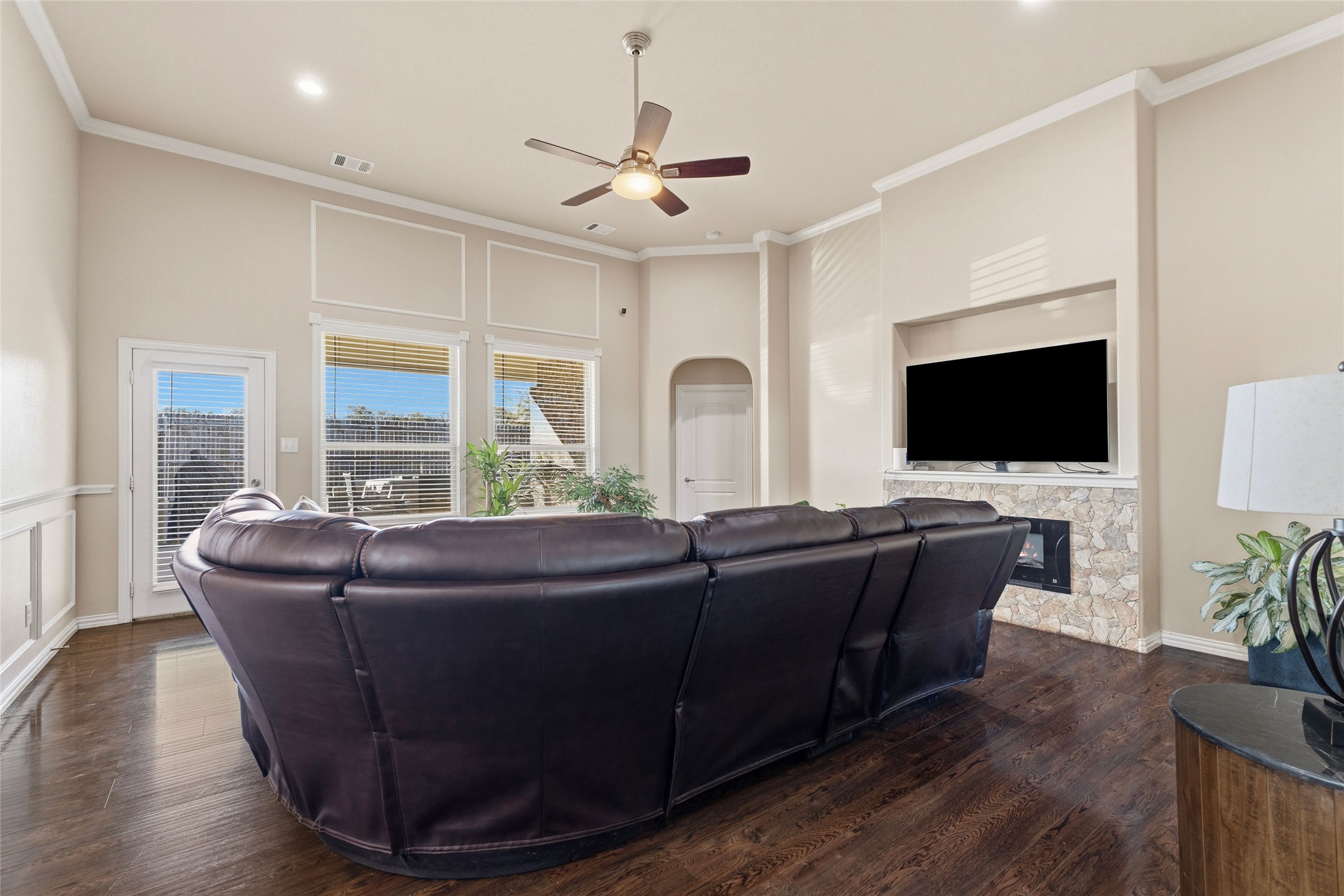 1357 Lake Grove Lane Desoto TX 75115
