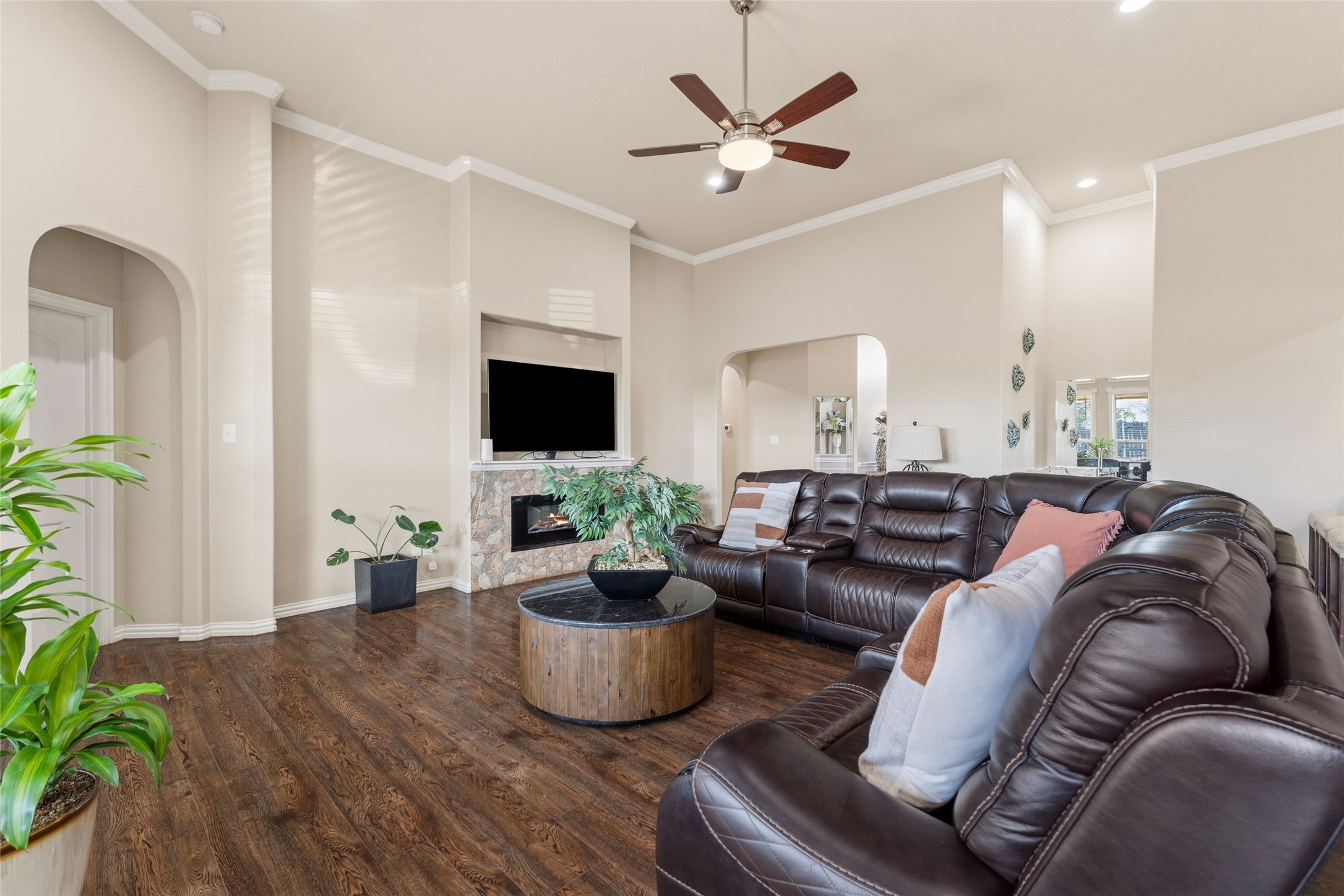 1357 Lake Grove Lane Desoto TX 75115