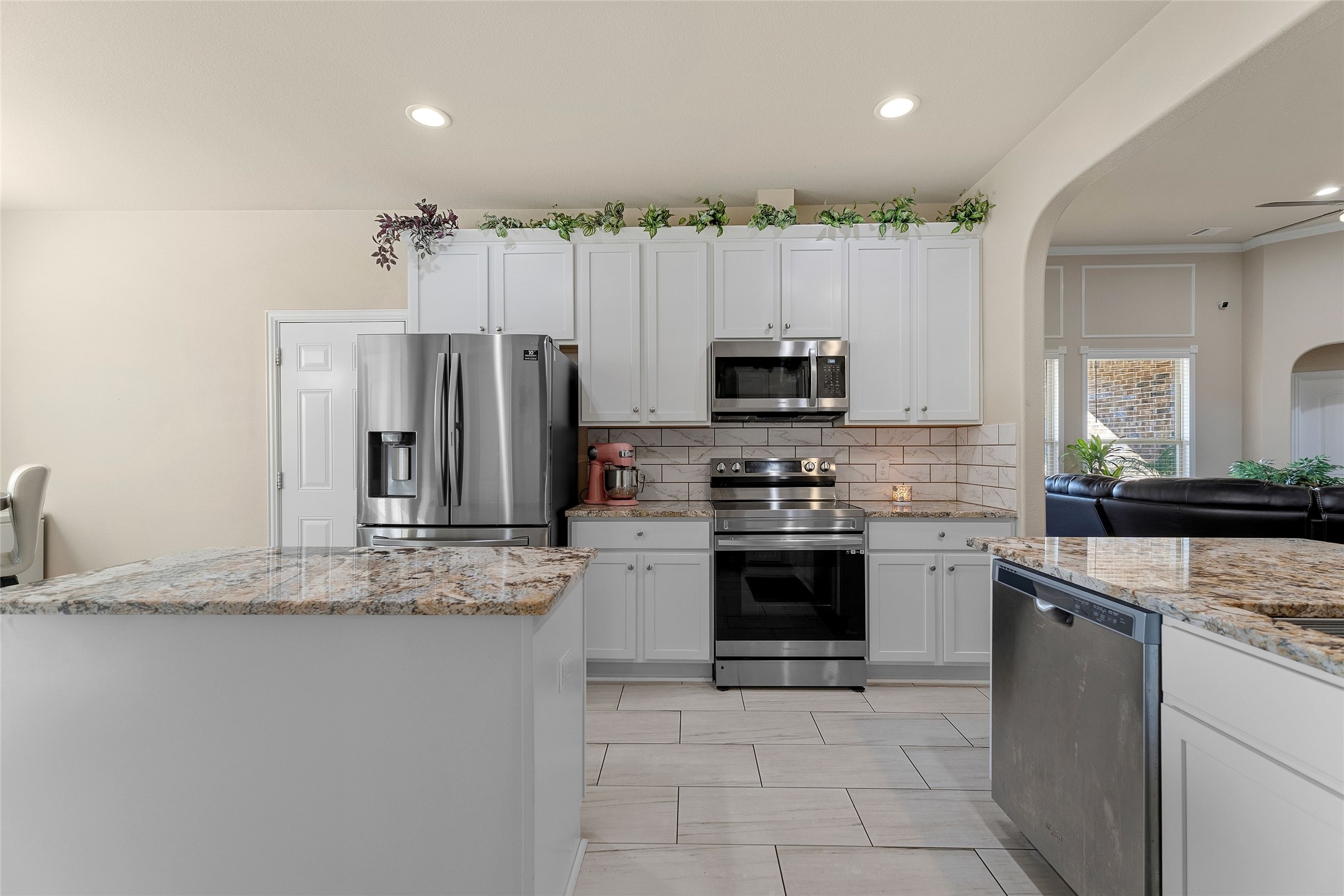 1357 Lake Grove Lane Desoto TX 75115