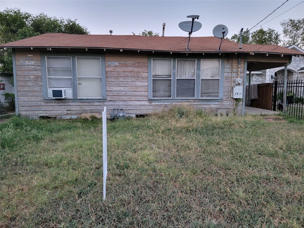 1943 Toronto Street Dallas TX 75212