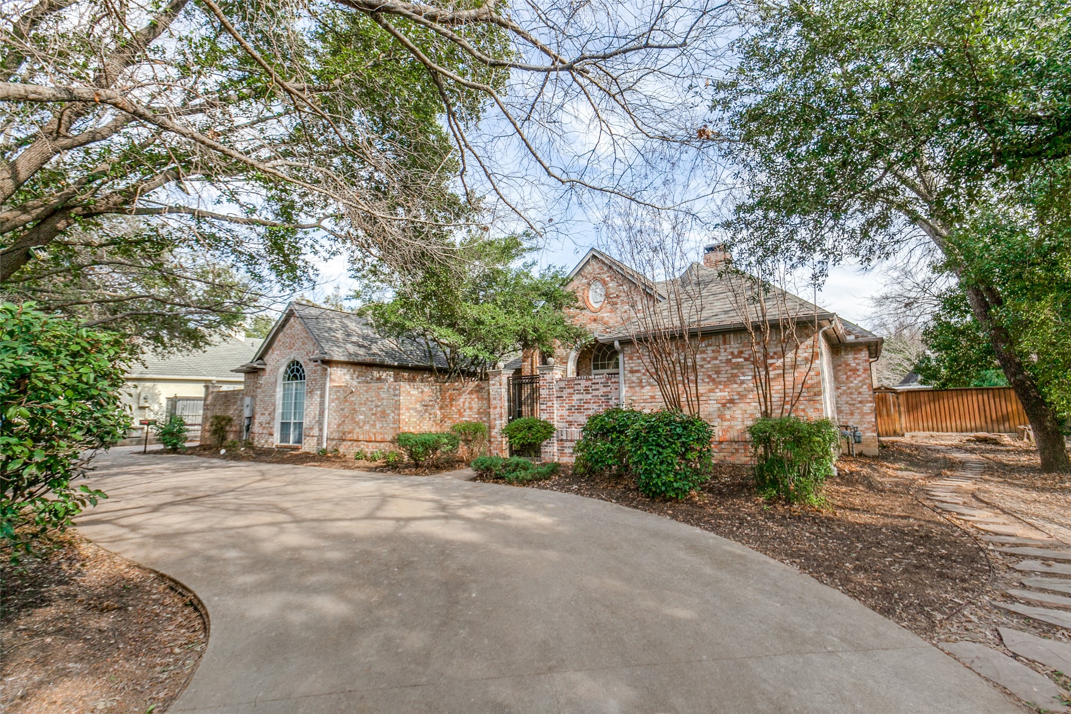 13920 Hillcrest Road Dallas TX 75240