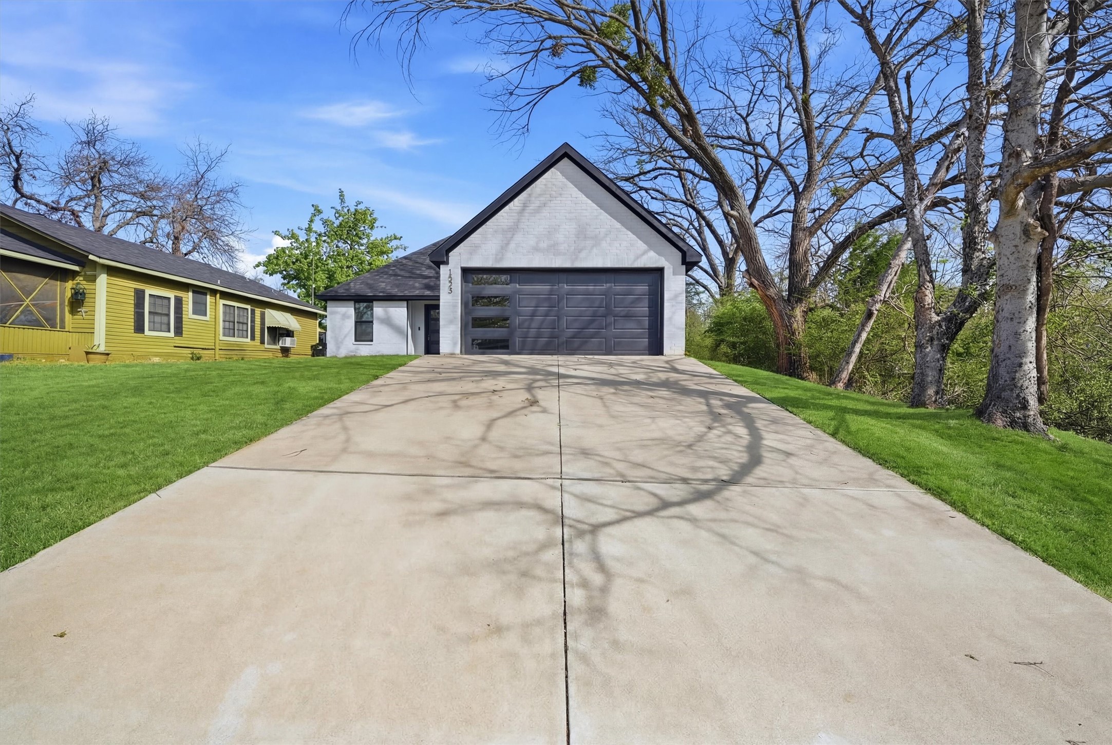 1523 W Bond Street Denison TX 75020