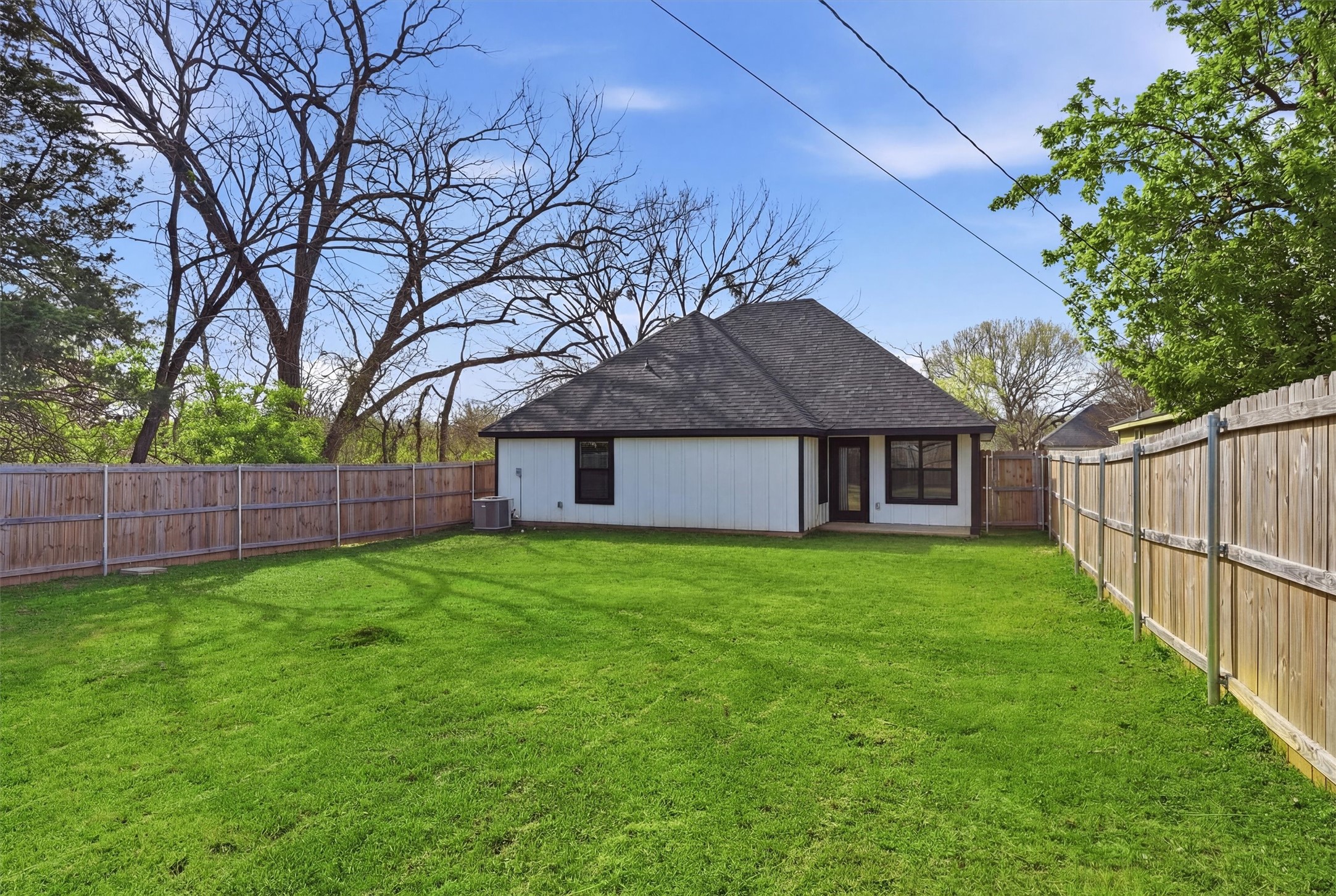1523 W Bond Street Denison TX 75020