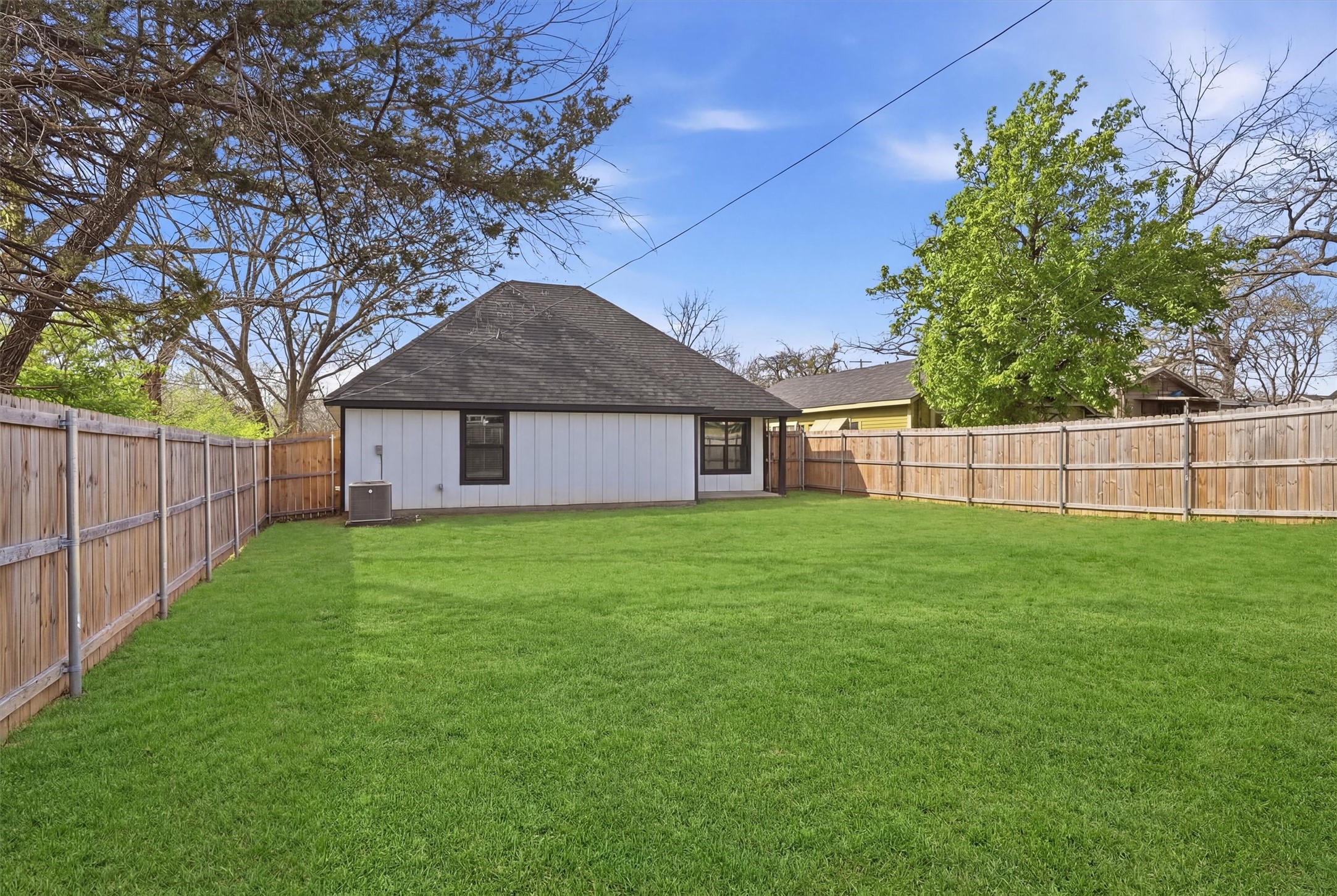 1523 W Bond Street Denison TX 75020