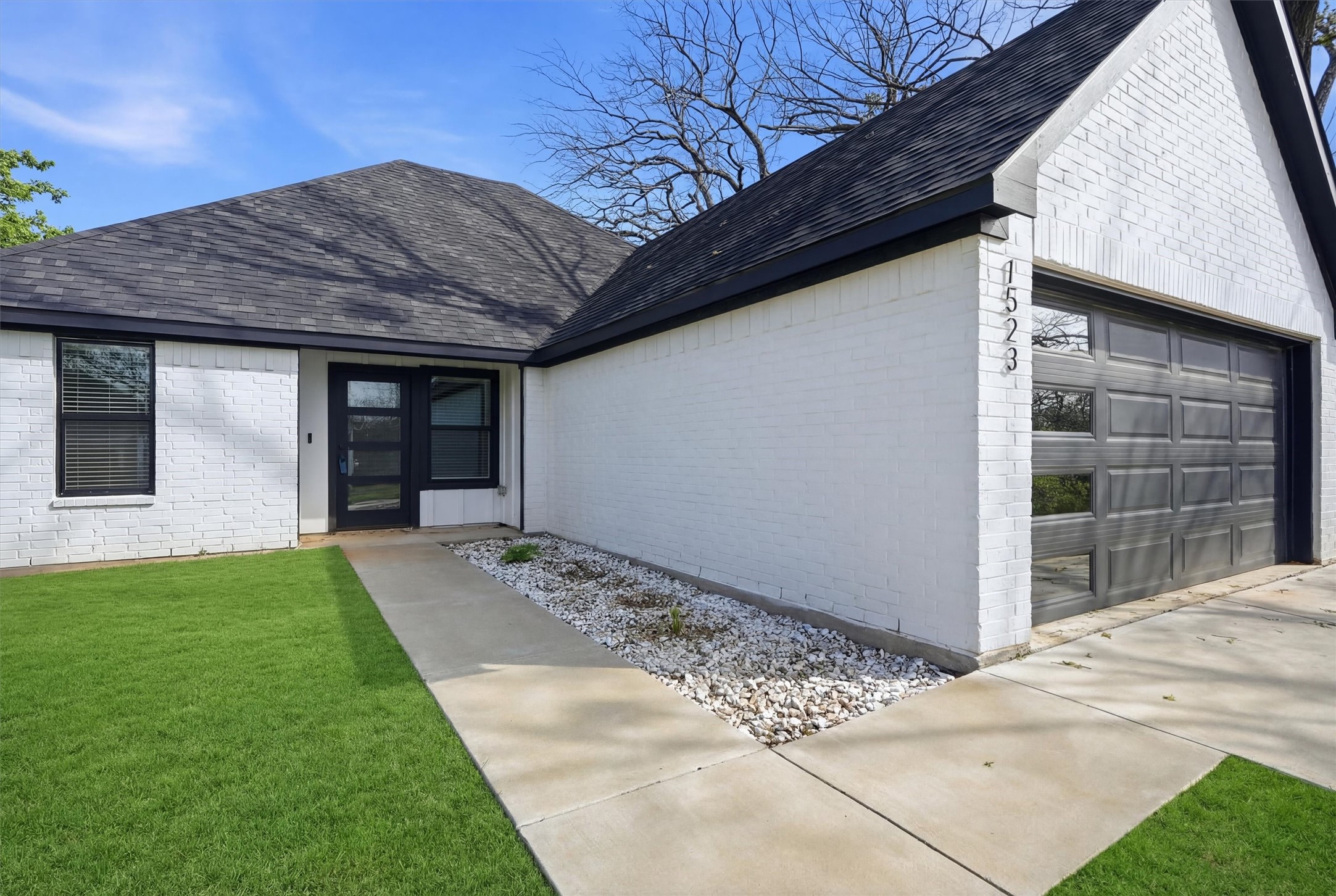 1523 W Bond Street Denison TX 75020