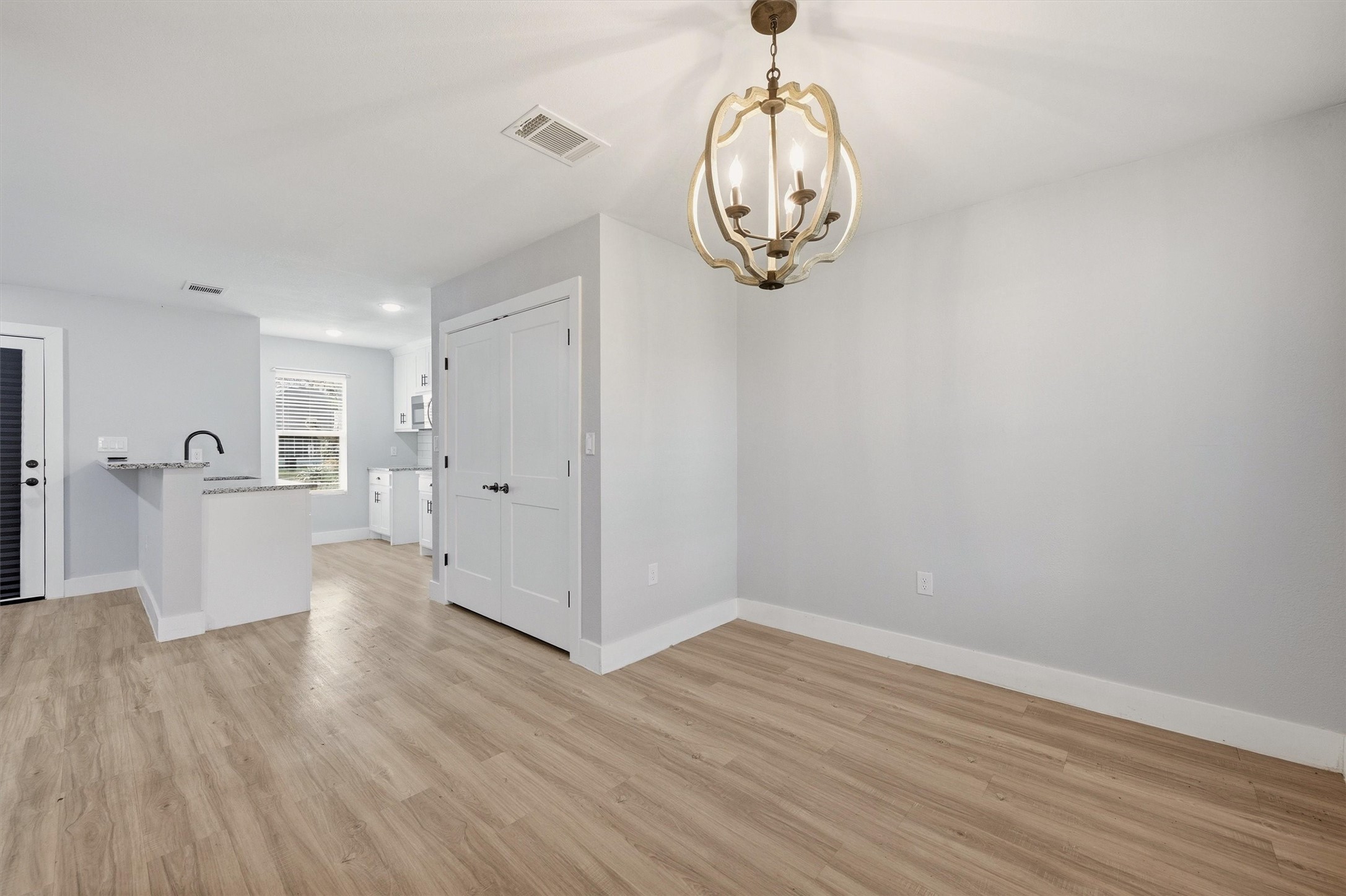 1523 W Bond Street Denison TX 75020