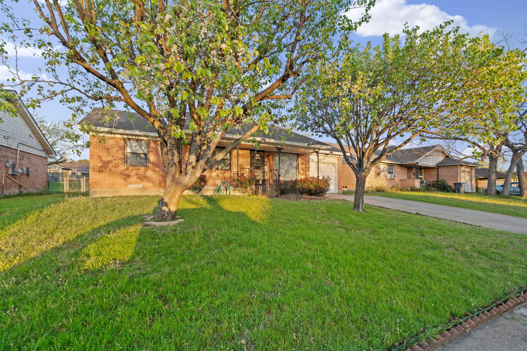 4215 Elk Horn Trail Dallas TX 75216