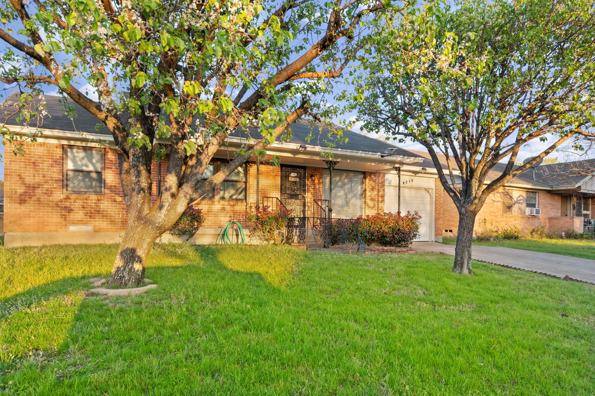 4215 Elk Horn Trail Dallas TX 75216