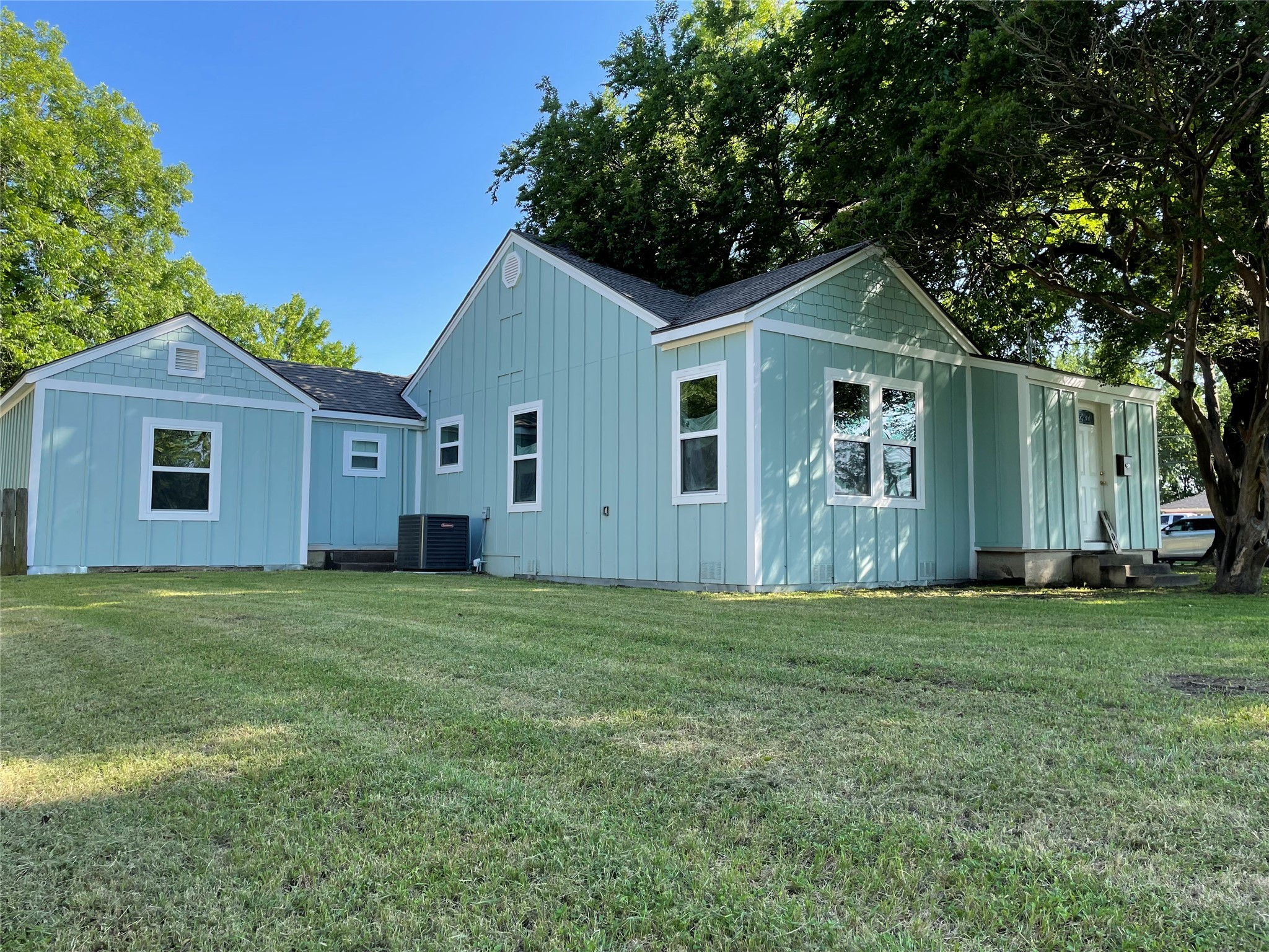 1109 W Lampasas Street Ennis TX 75119