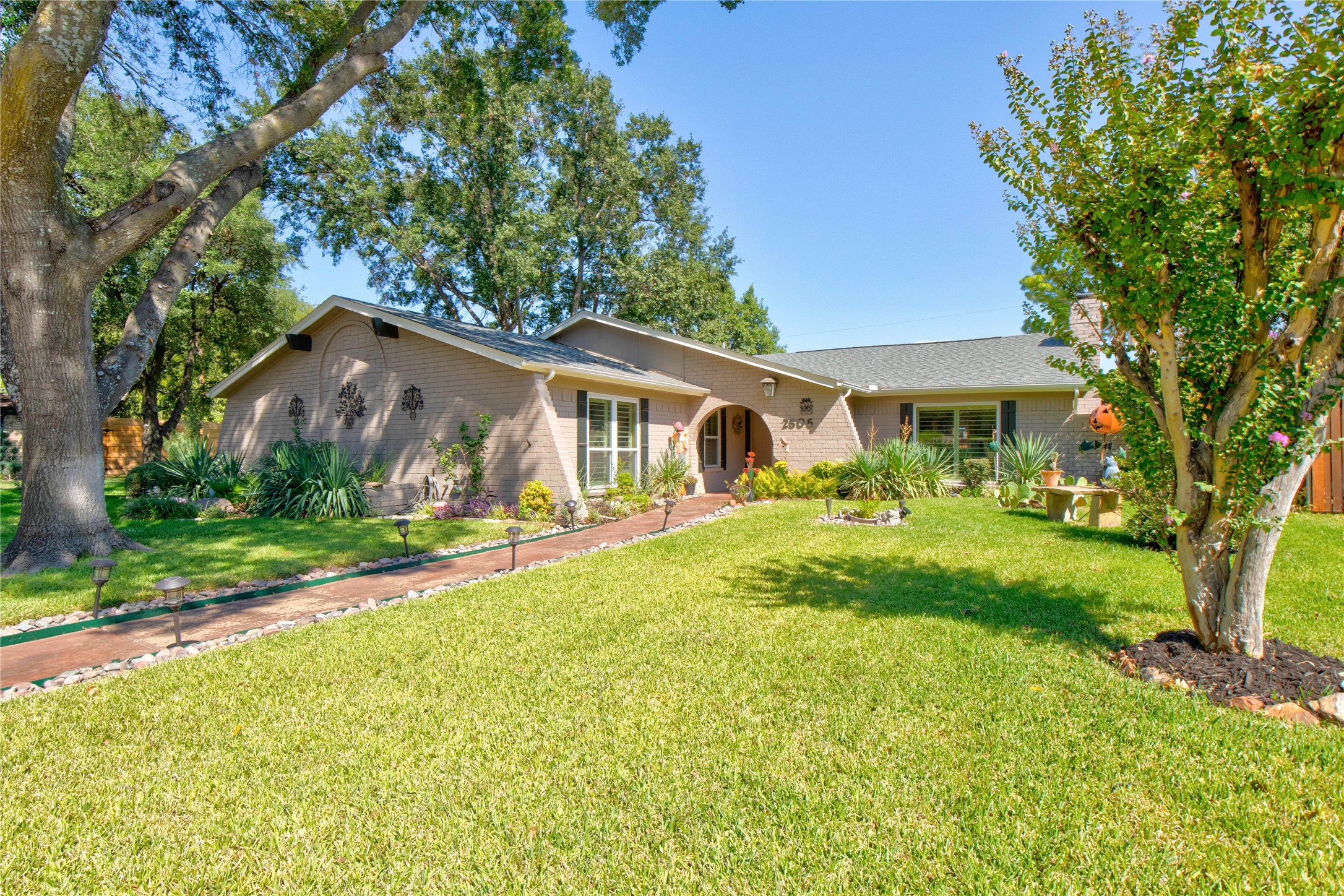 2506 Pearwood Court Grand Prairie TX 75050
