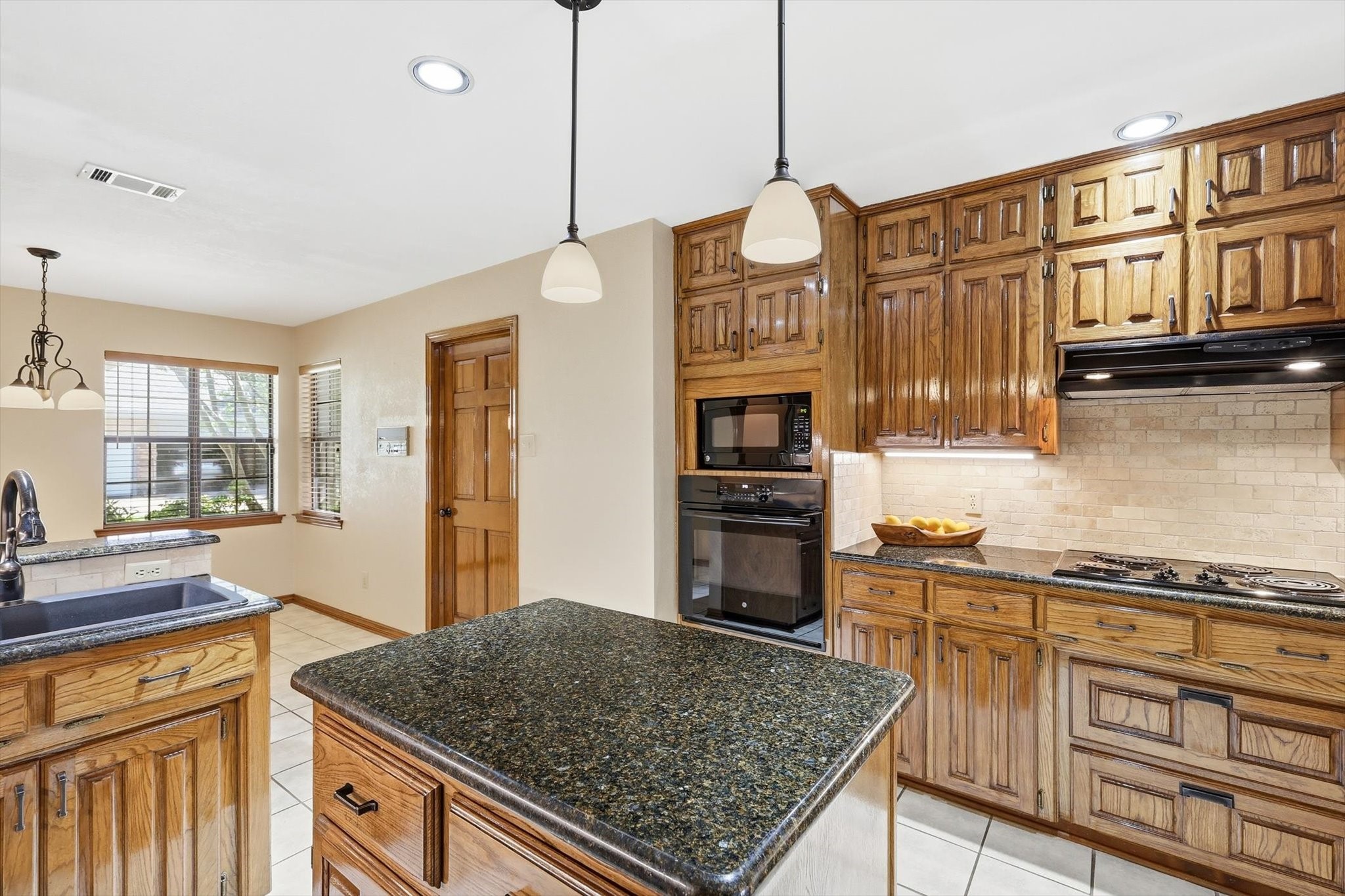 3813 Cambridge Circle W Bedford TX 76021