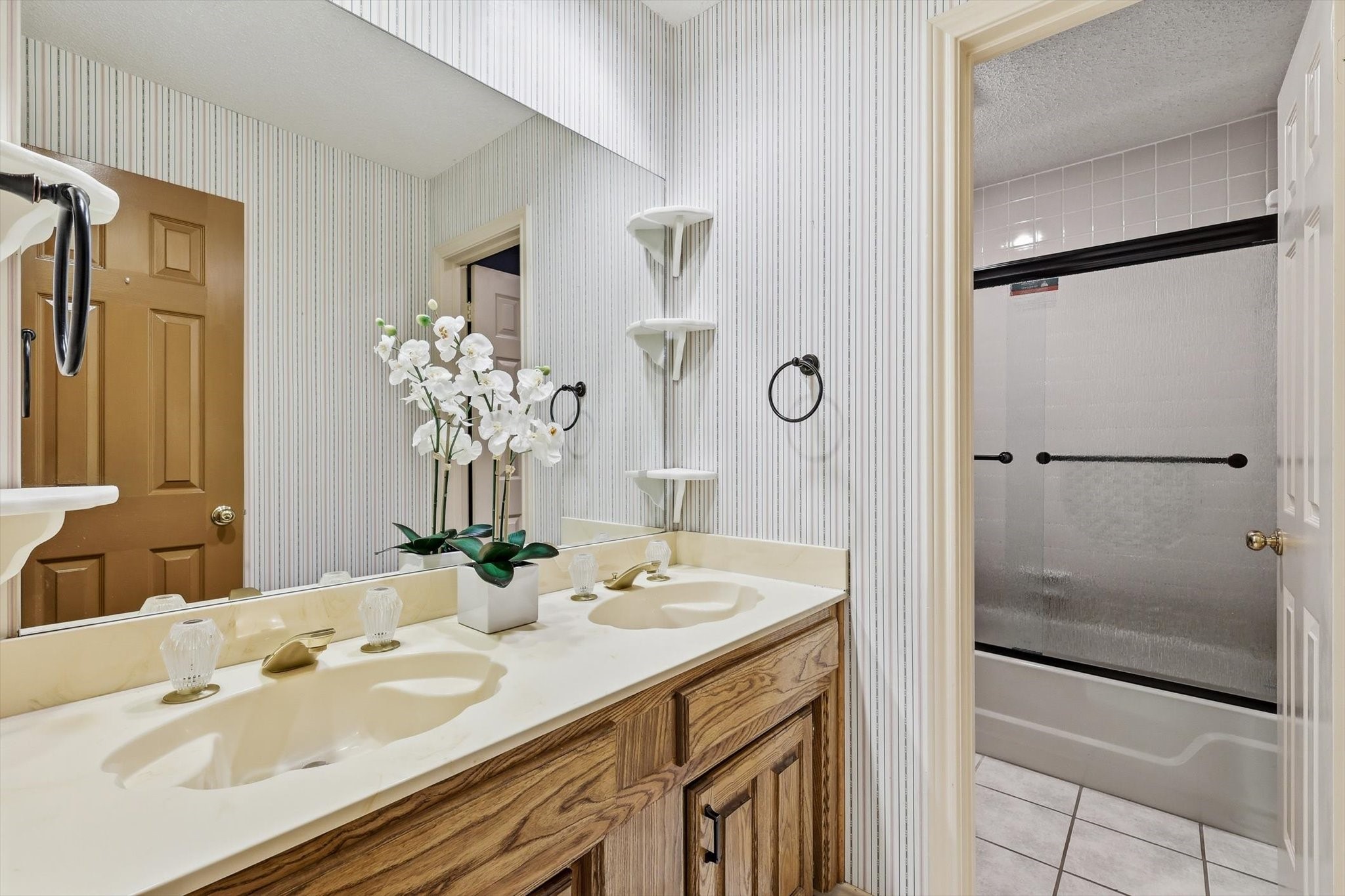3813 Cambridge Circle W Bedford TX 76021